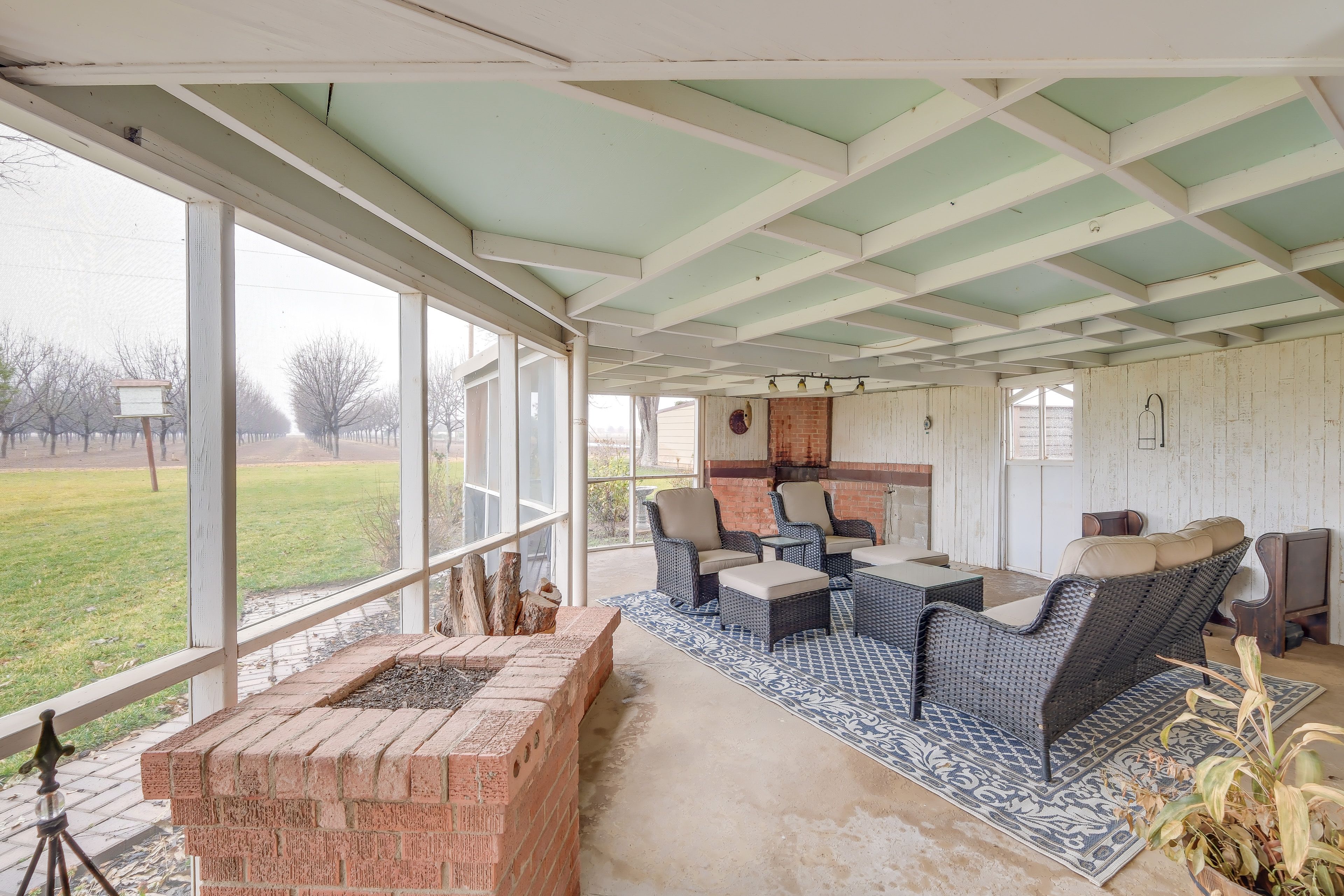Screened-In Porch | Outdoor Seating