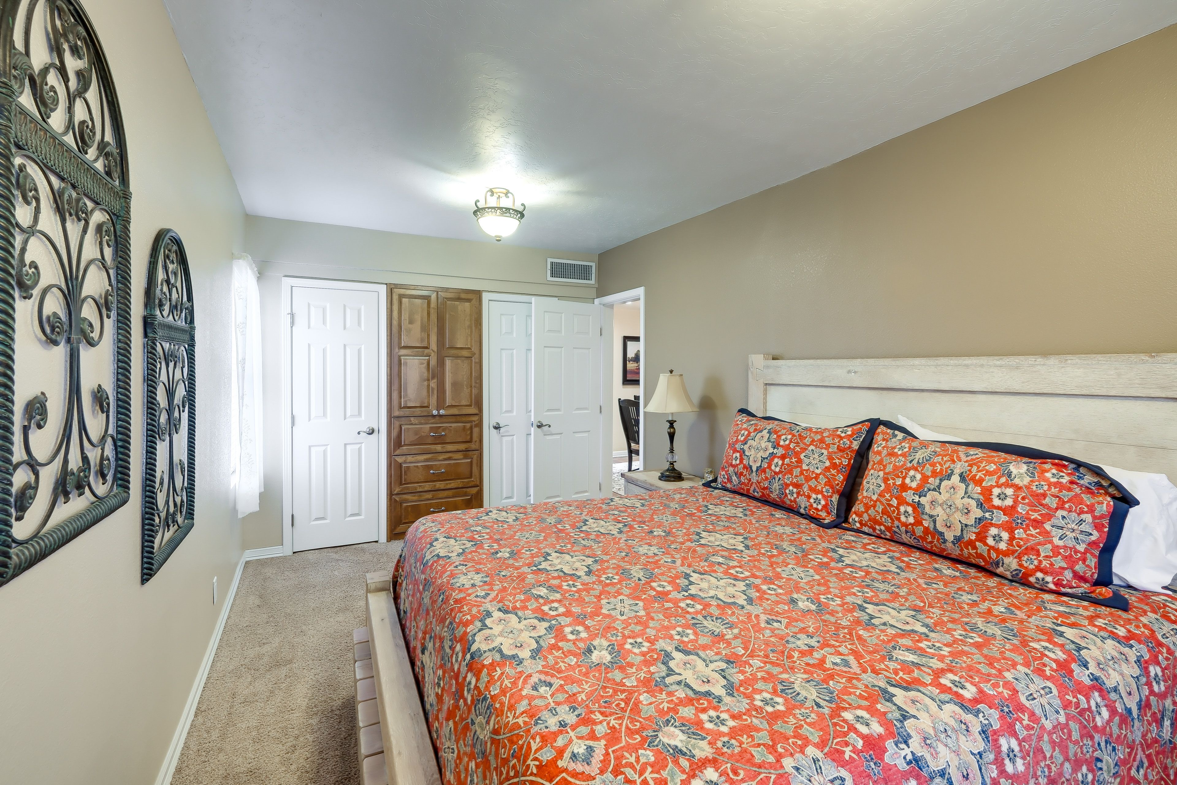 Bedroom 1 | King Bed | Linens & Towels Provided