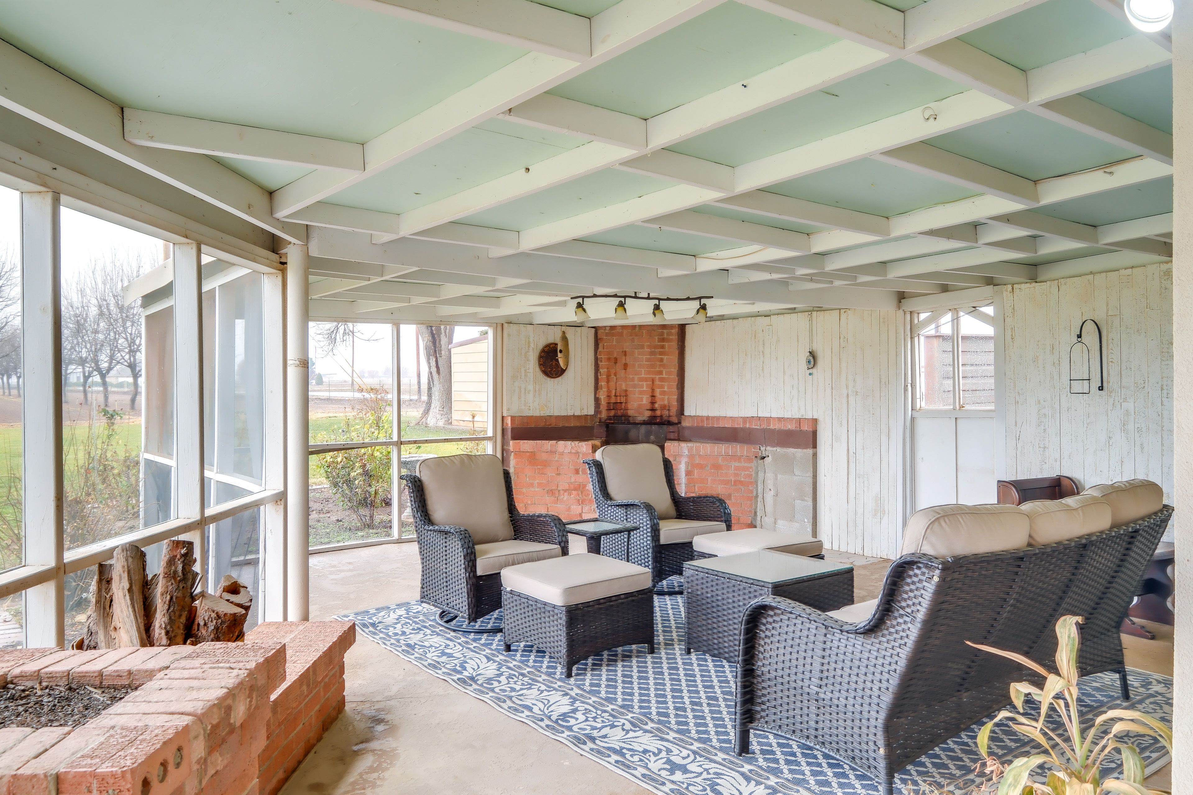 Screened-In Porch
