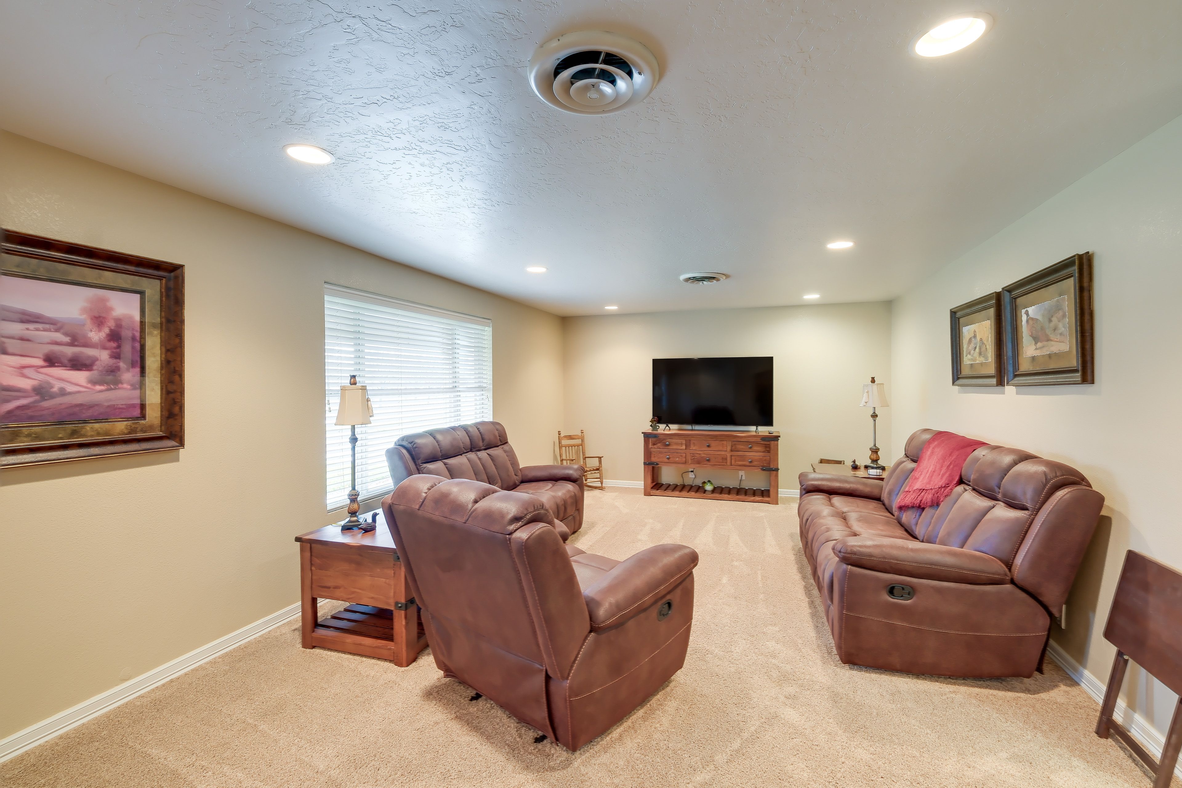 Living Room | Keyless Entry | Central A/C & Heating