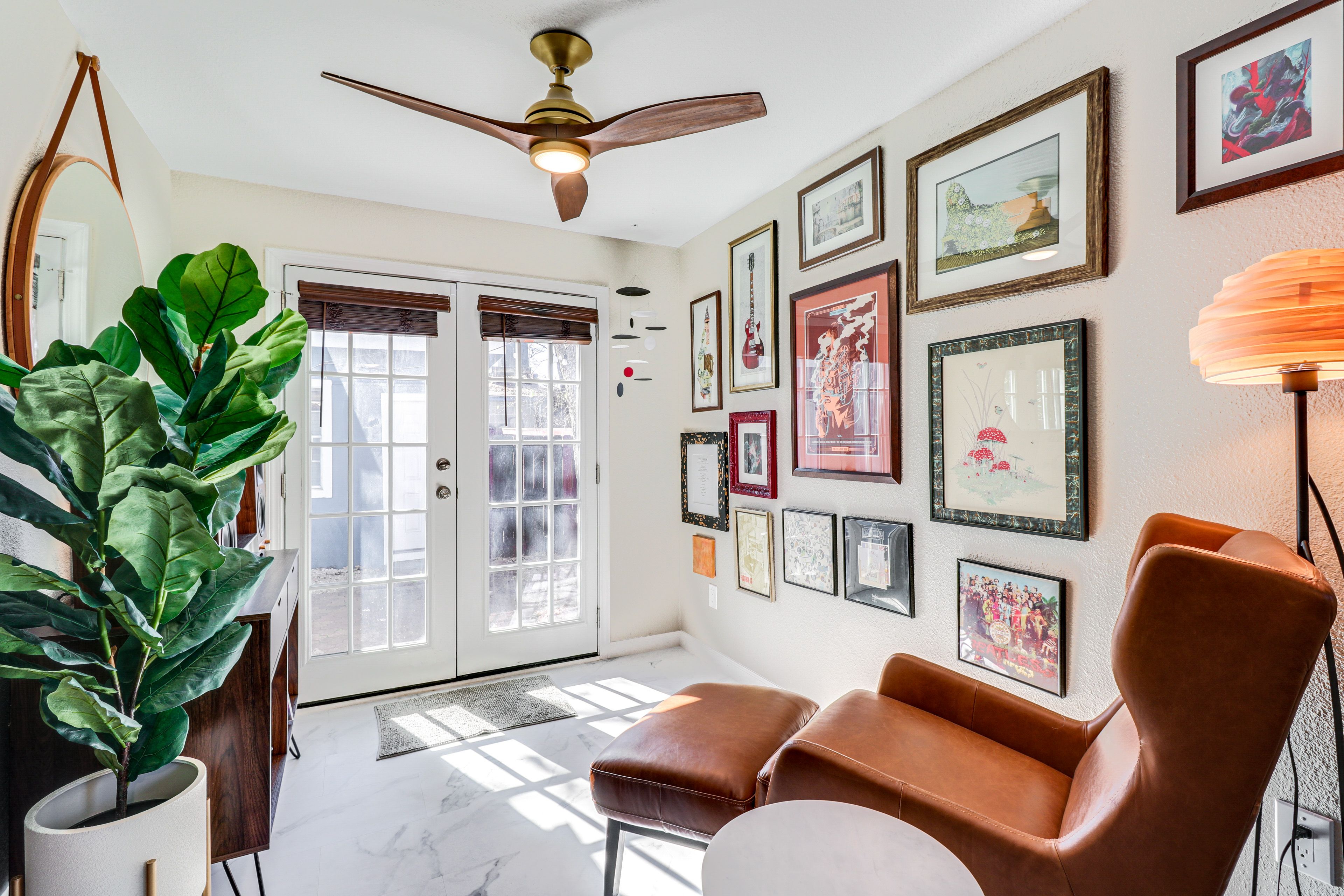 Sunroom | Record Player w/ Vinyls
