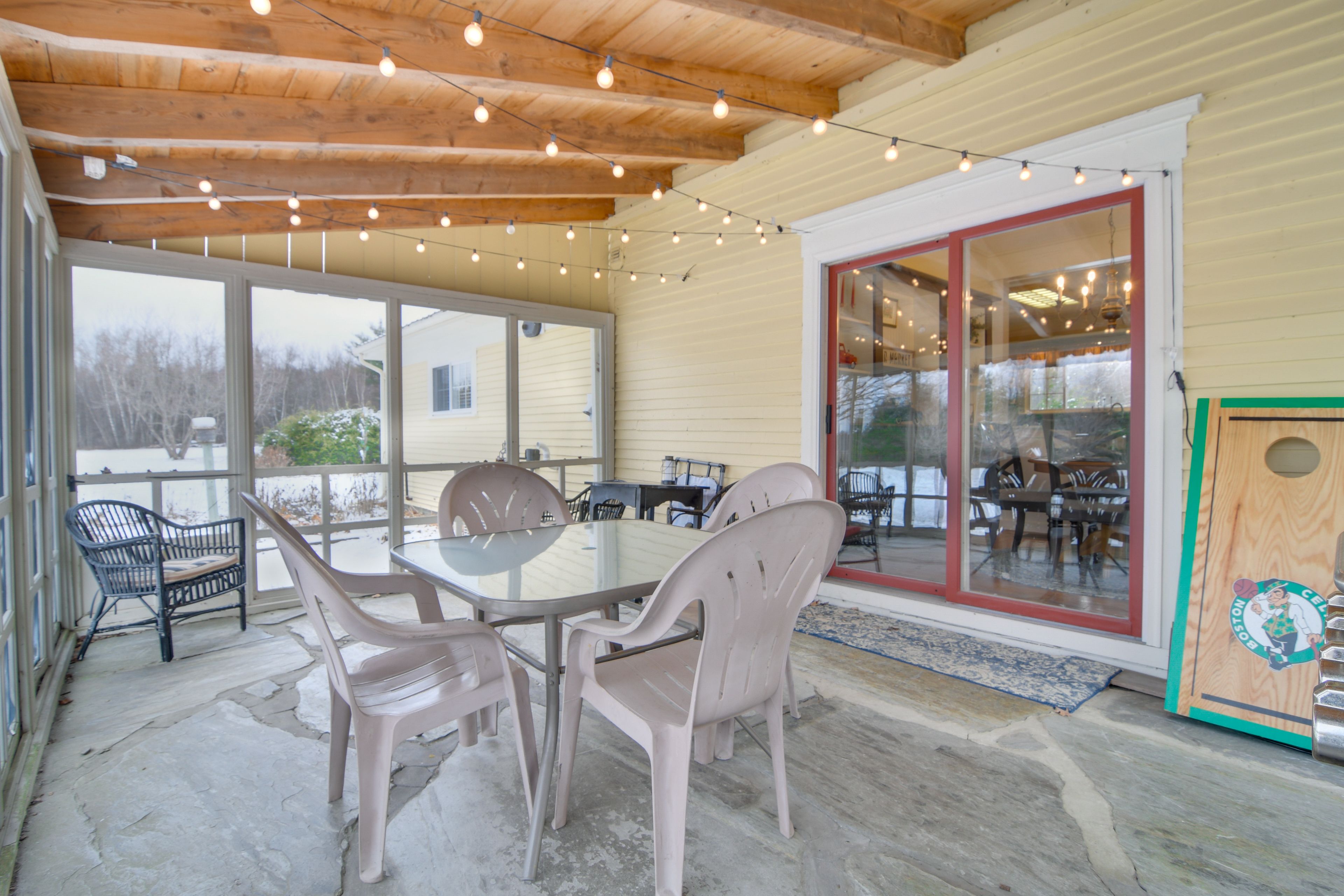 Screened Porch | Outdoor Dining | Gas Grill | Cornhole Boards