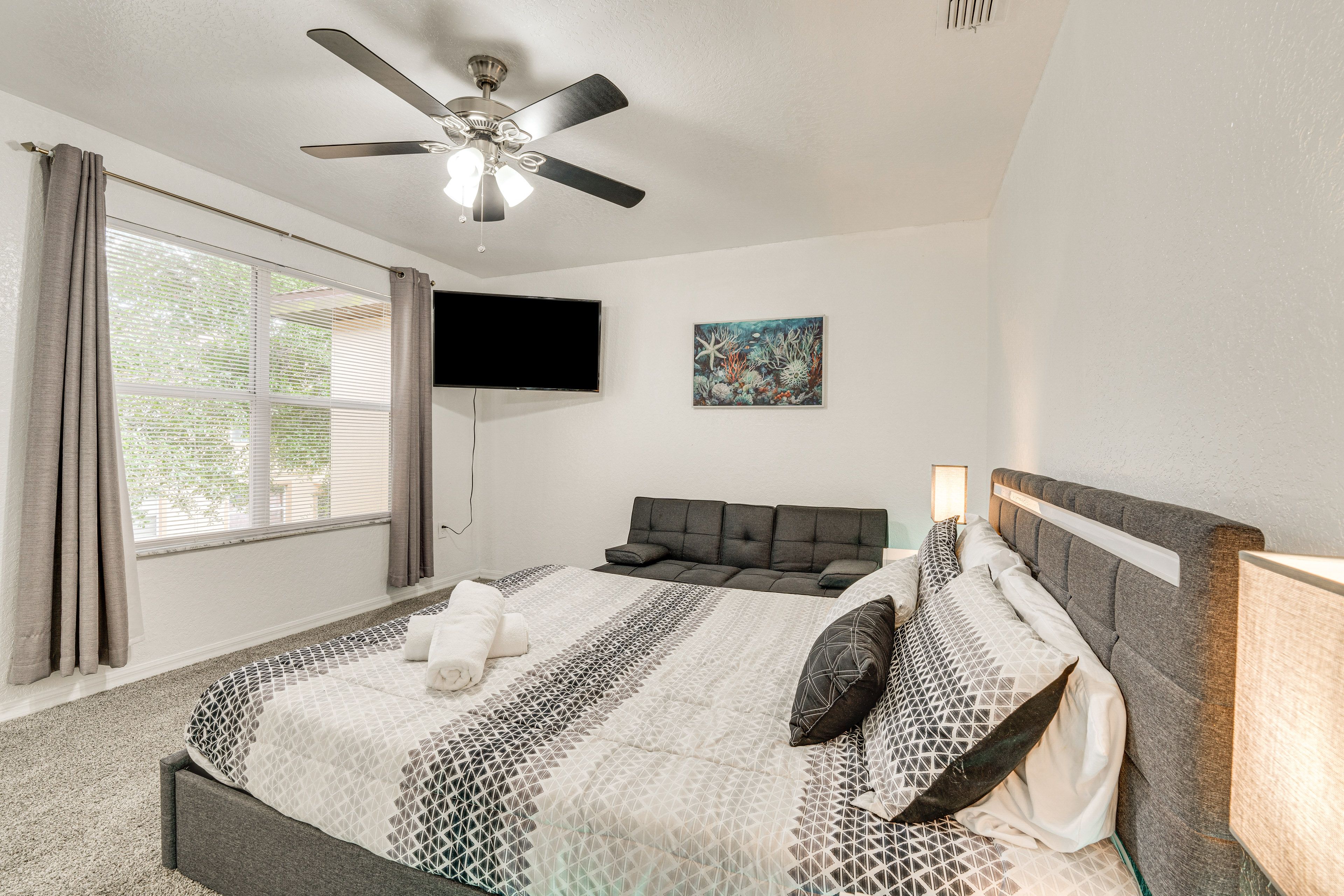Bedroom 2 | Queen Bed | Twin Futon | 2nd Floor | En-Suite Bathroom