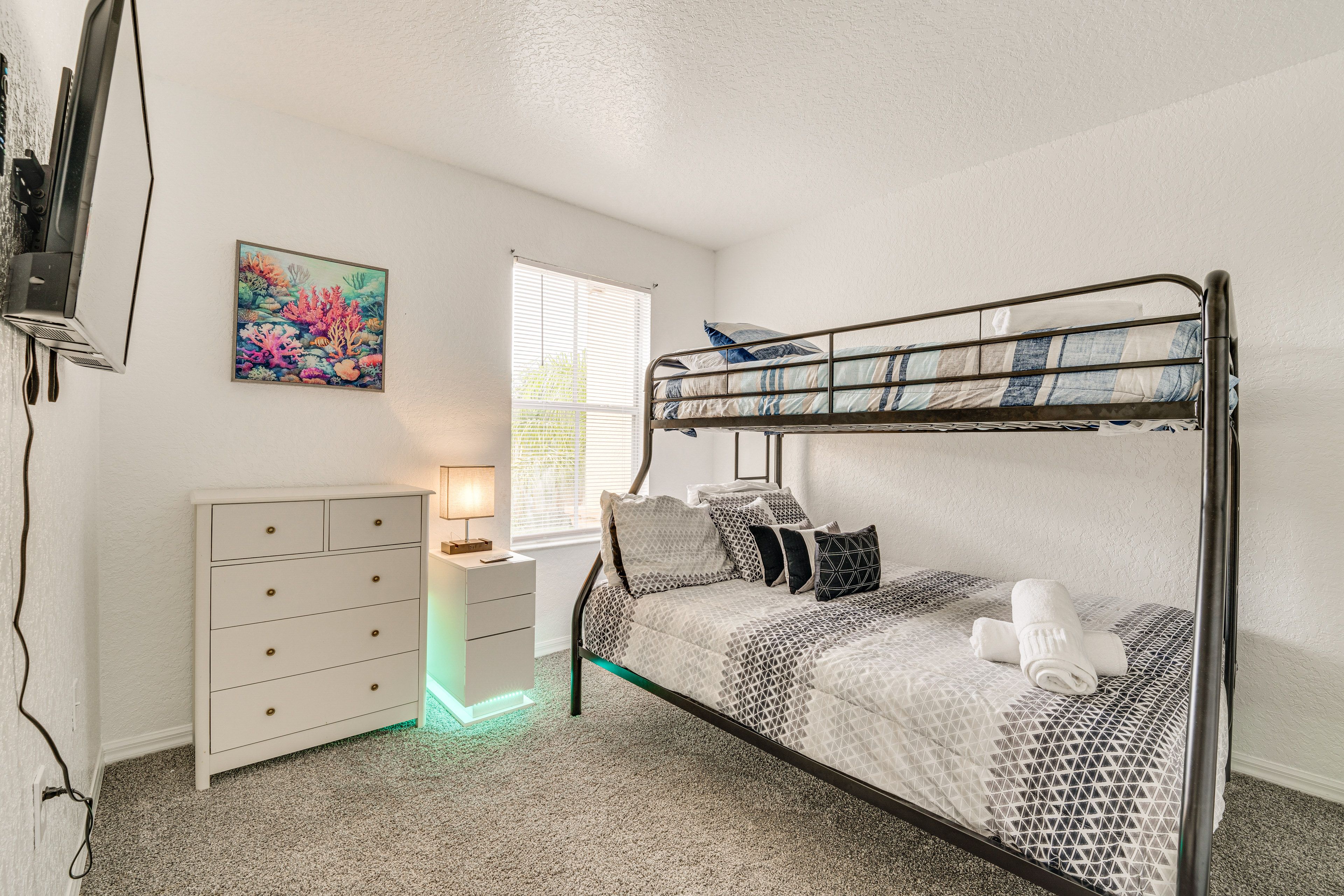 Bedroom 4 | Twin/Full Bunk Bed