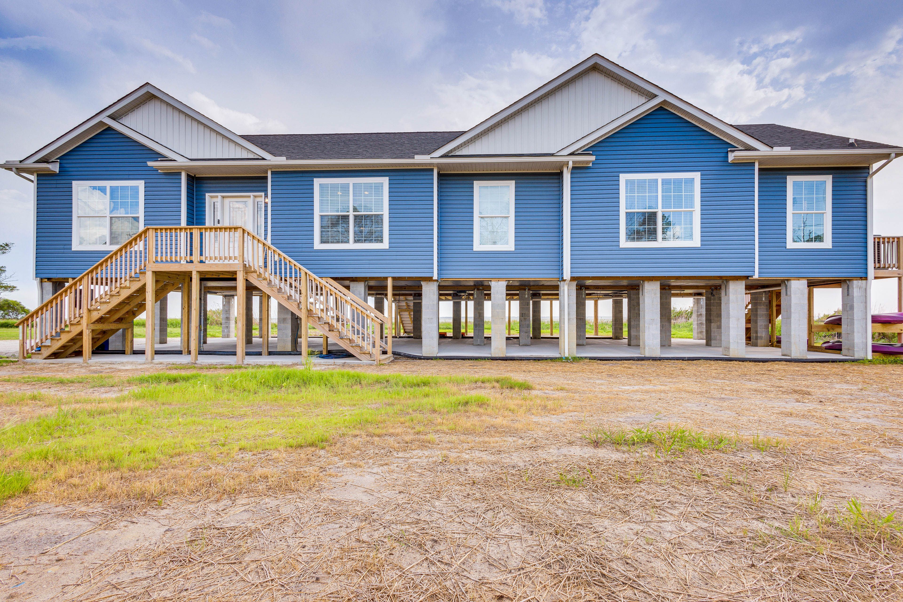 Exterior | Cornhole | Kayaks