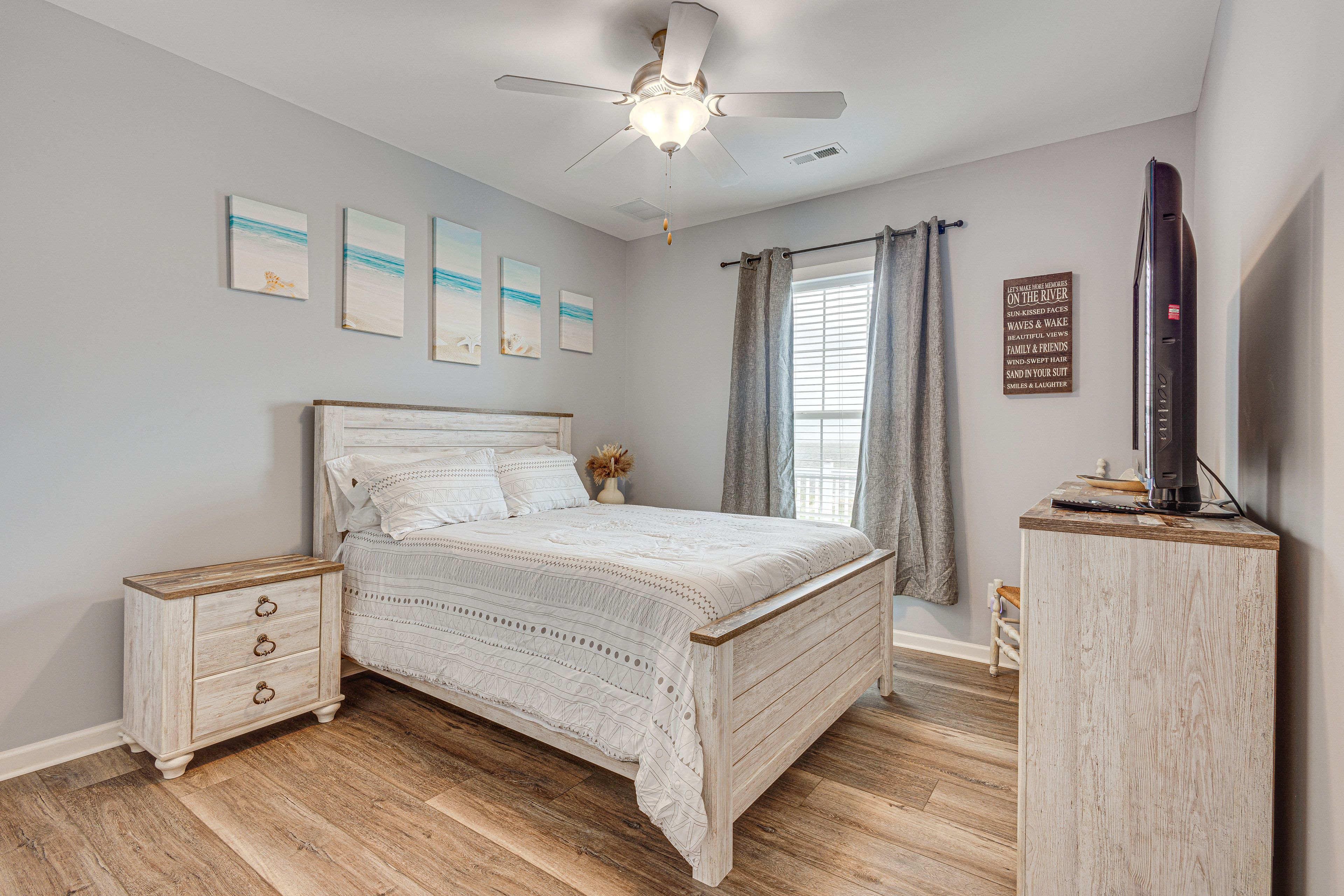 Bedroom 2 | Queen Bed | Smart TV | Bay Views