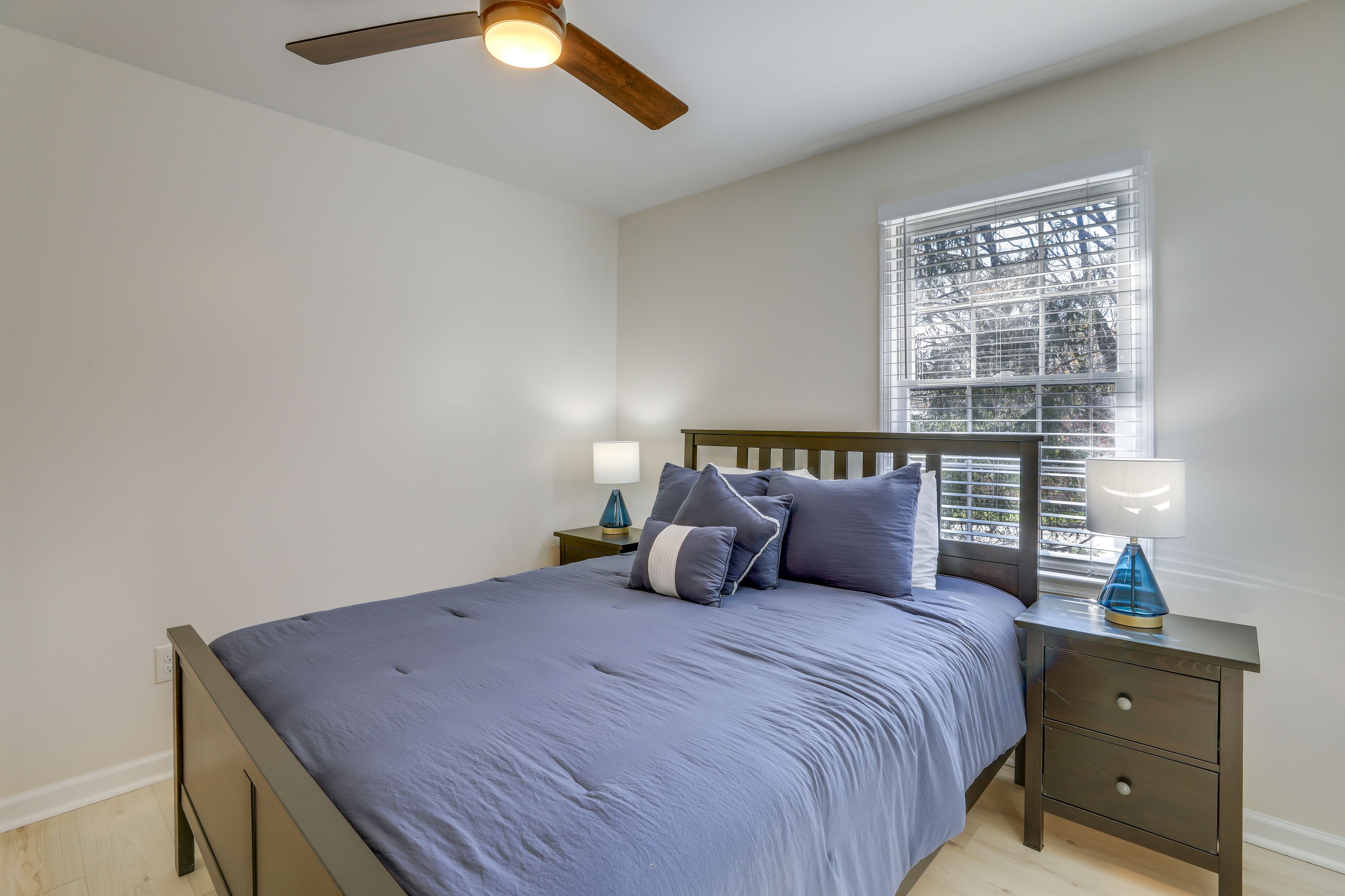 Bedroom 2 | 2nd Floor | Queen Bed | Smart TV | Linens Provided