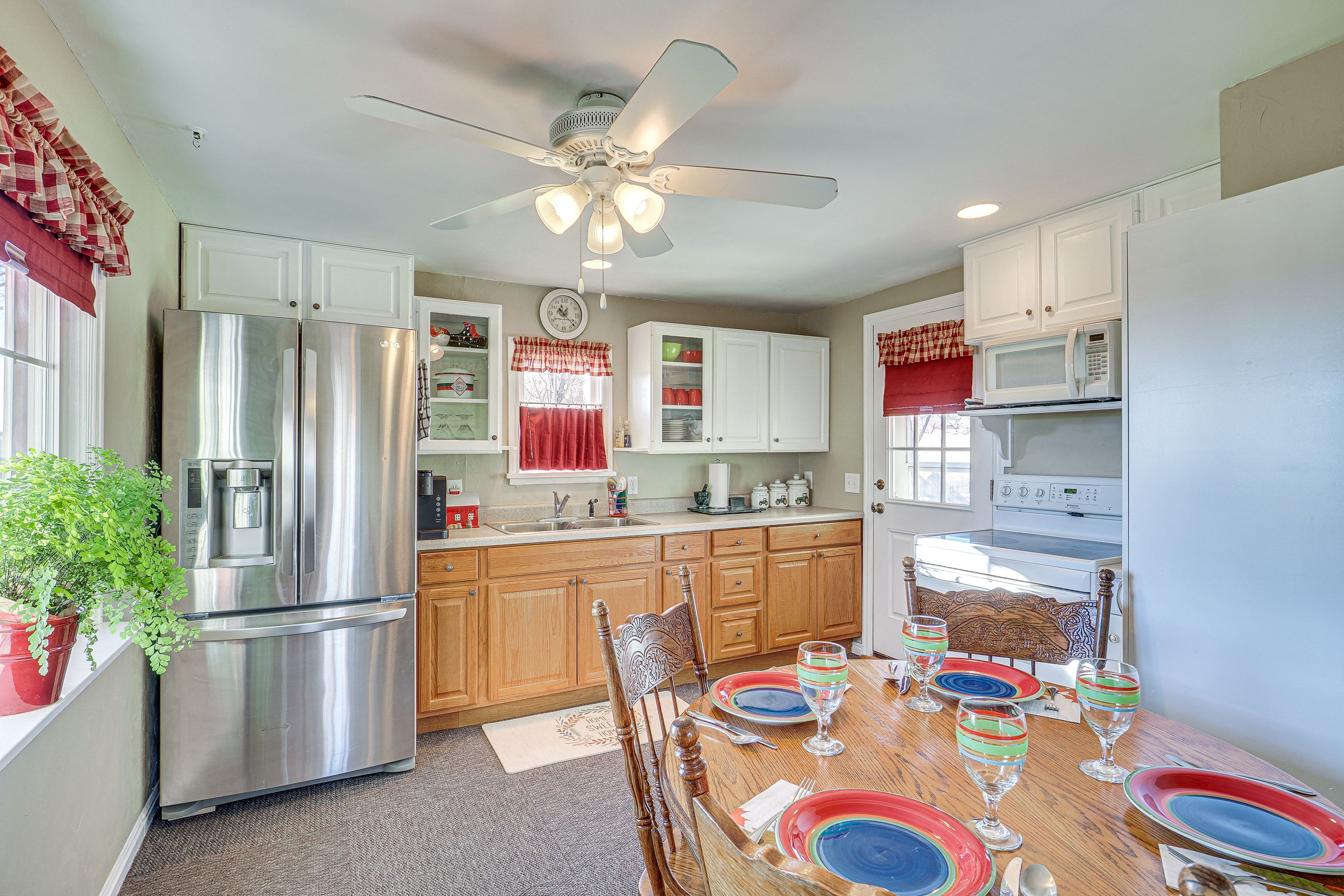 Kitchen | Cooking Basics | Keurig | Microwave | Trash Bags/Paper Towels