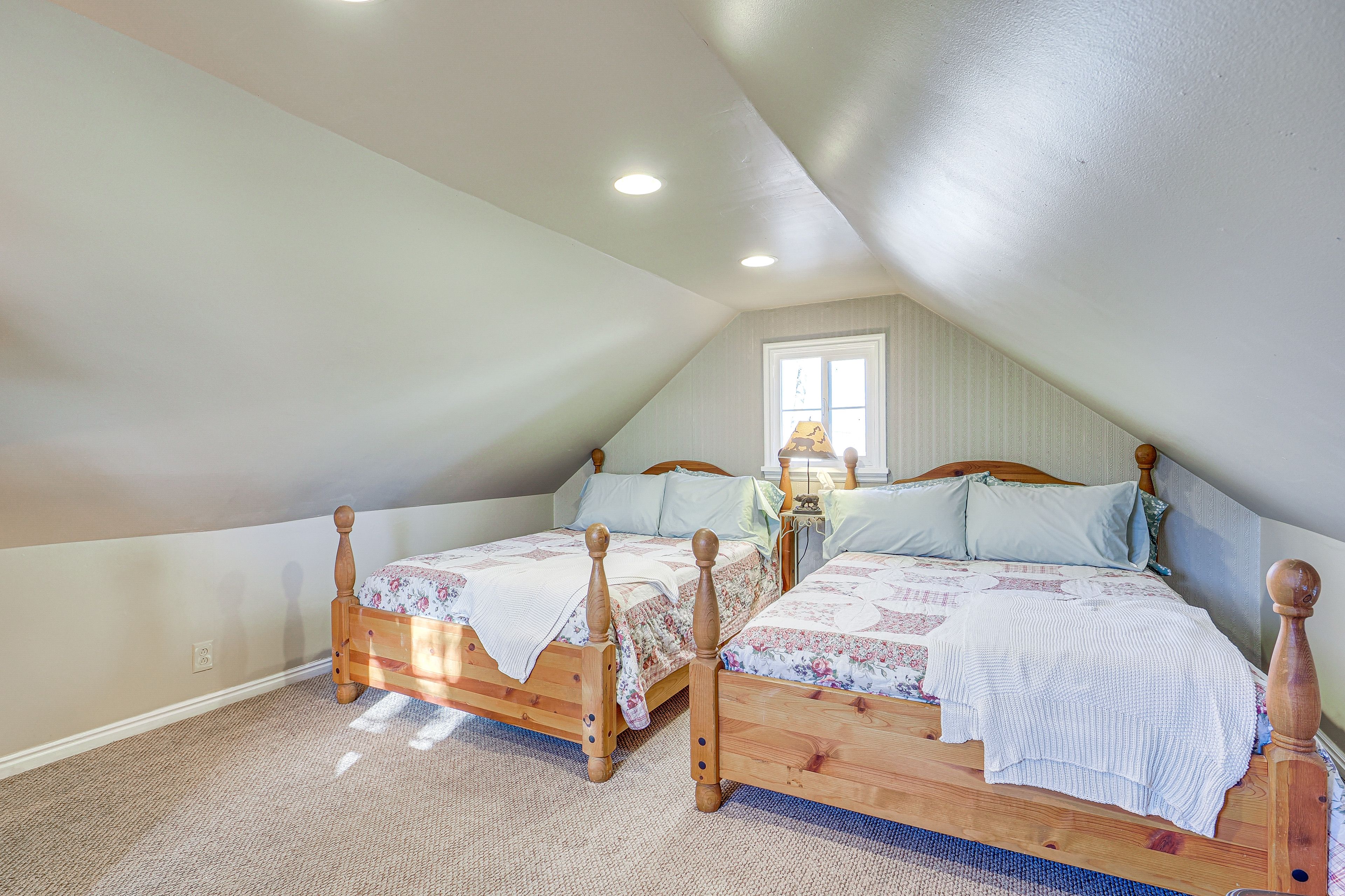 Loft | 2 Full Beds