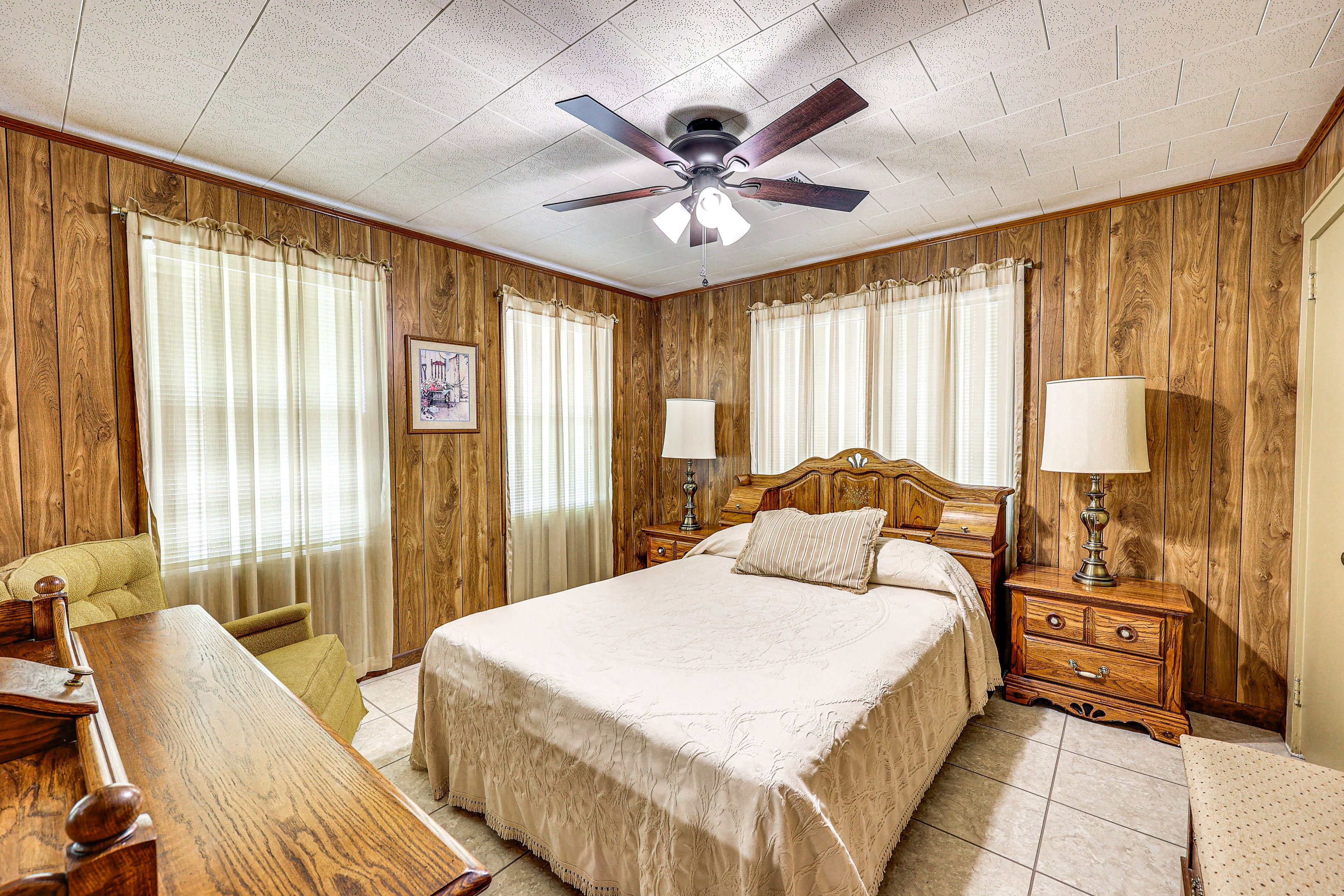 Bedroom 3 | Queen Bed