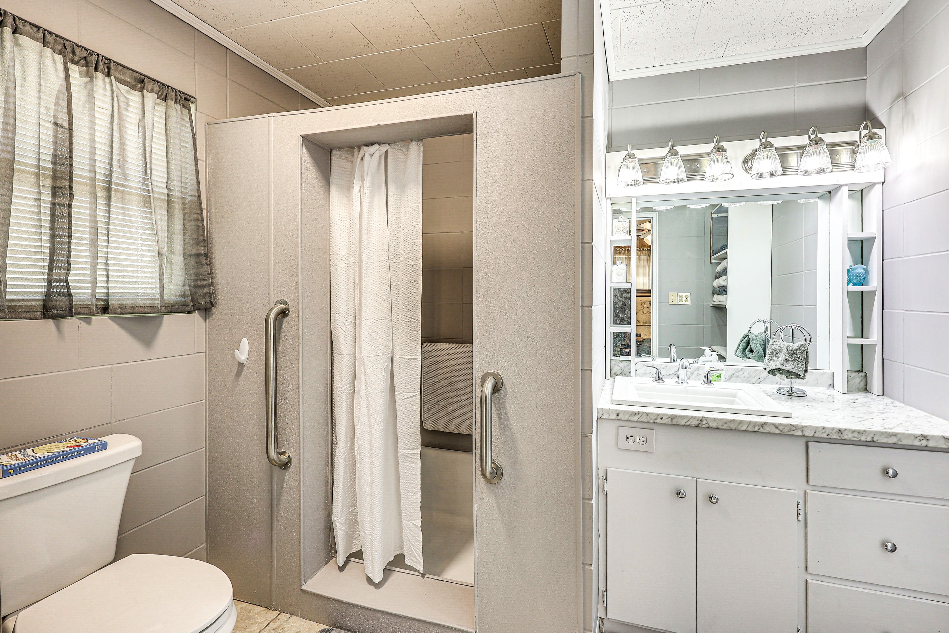En-Suite Bathroom | Complimentary Toiletries