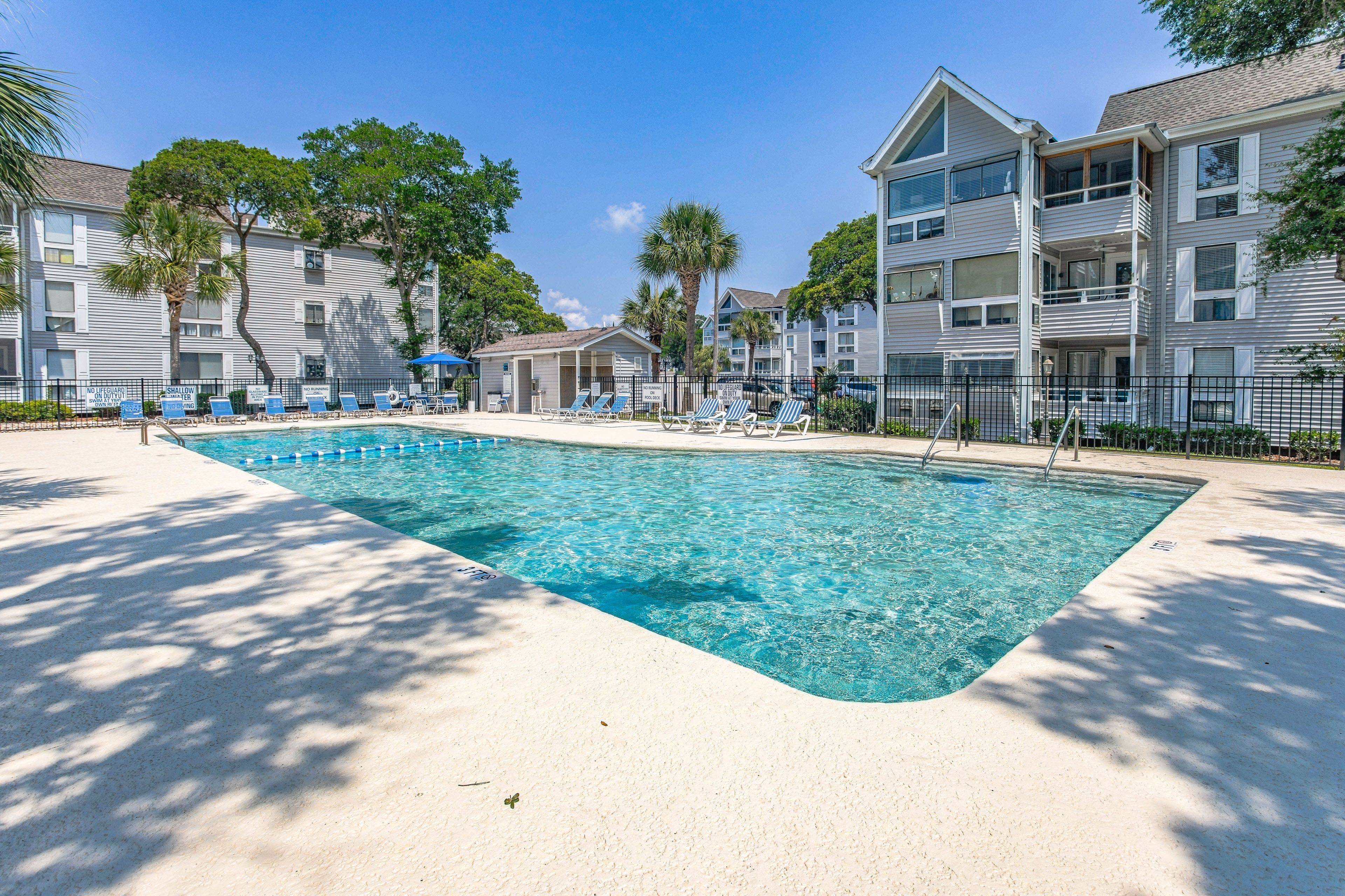 Community Amenities | Outdoor Pools