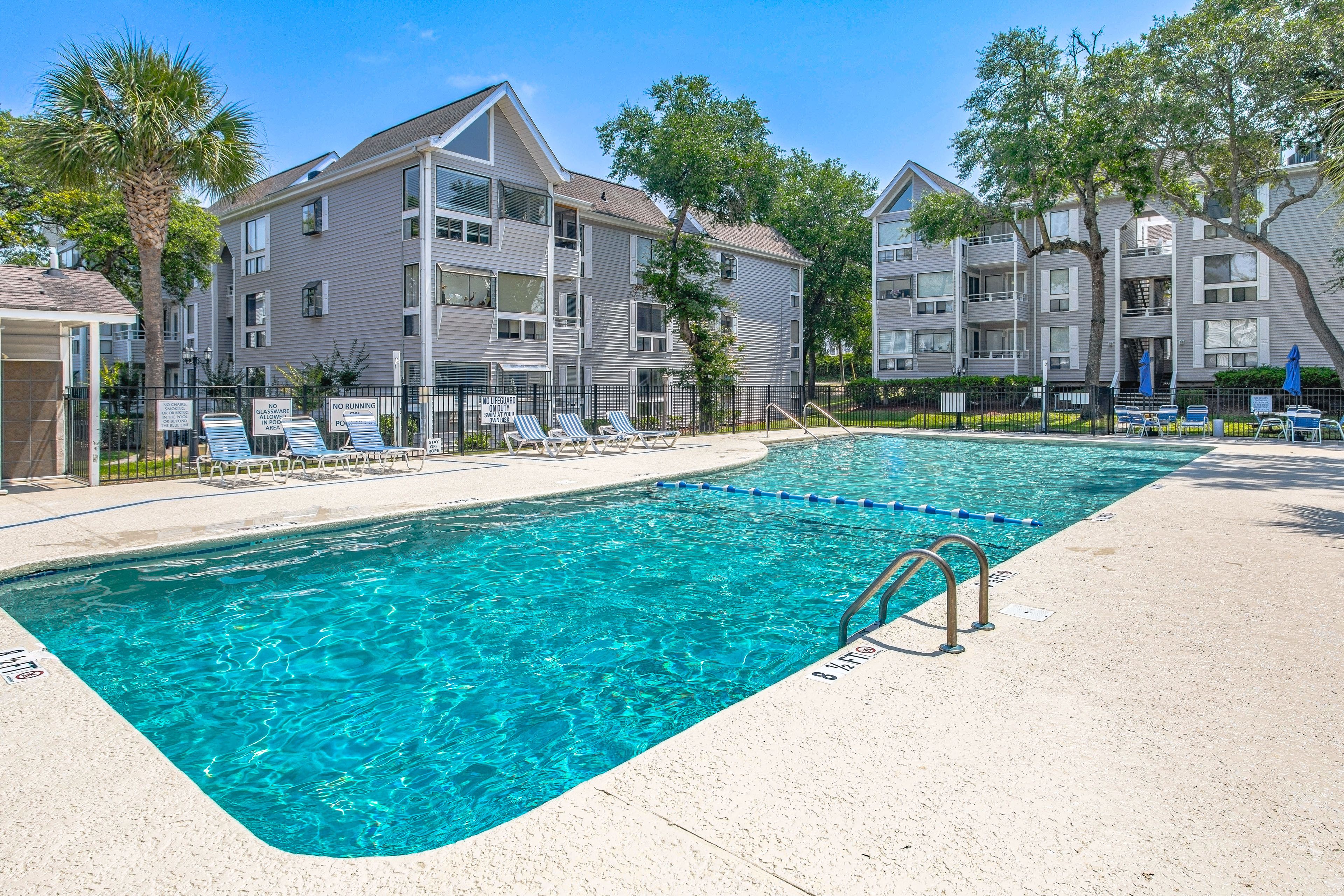 Community Amenities | Outdoor Pool