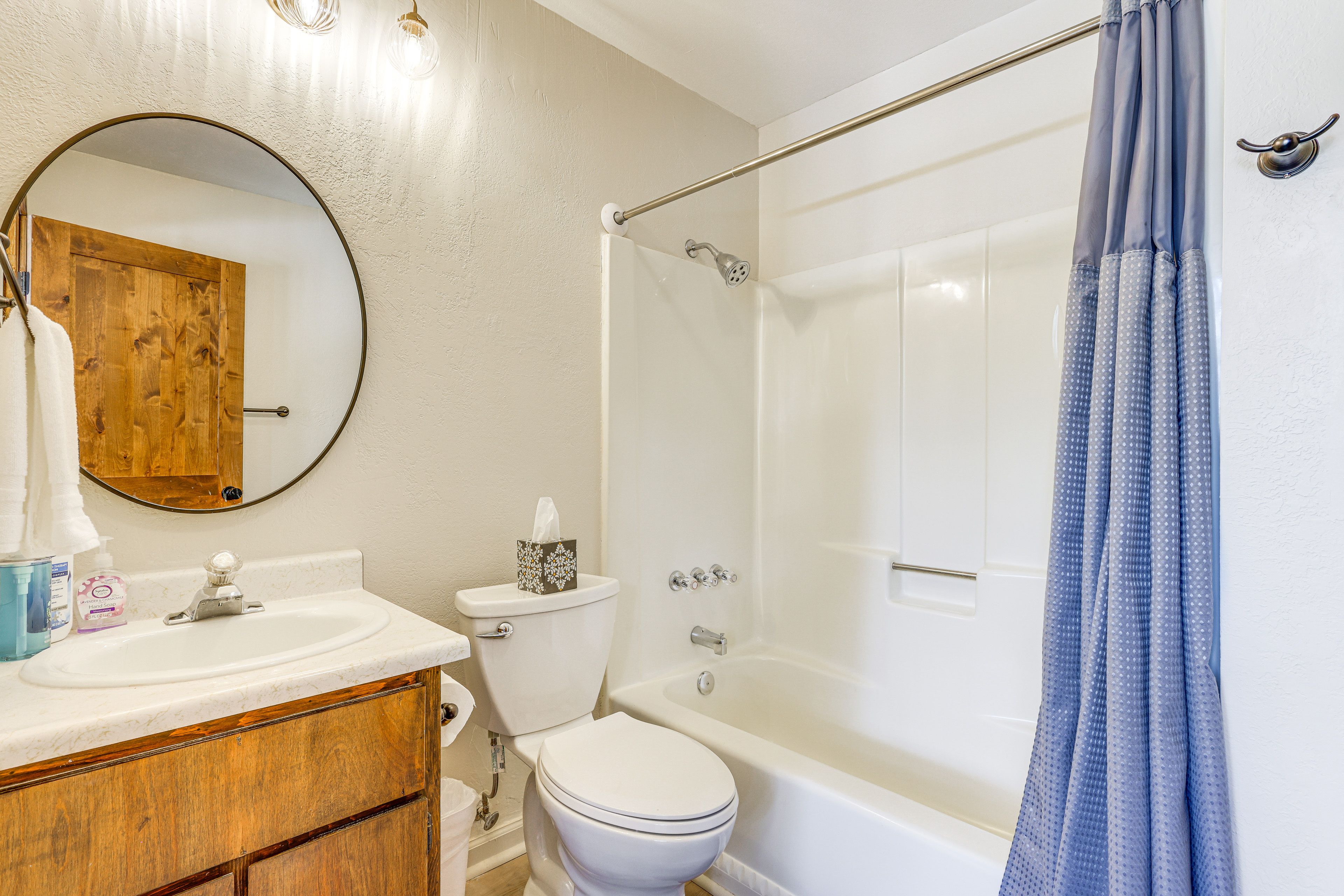 Full Bathroom | Main Level