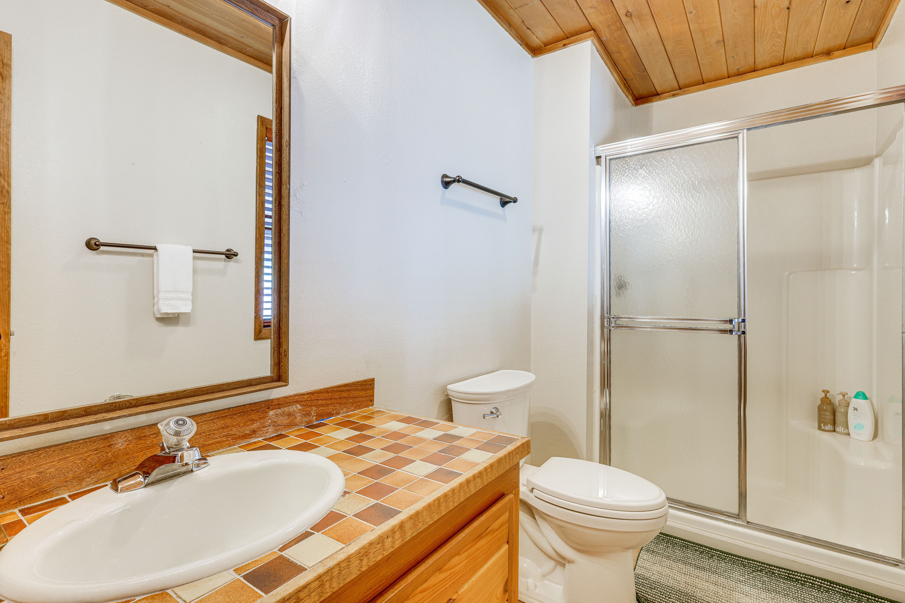 Full Bathroom | Main Level