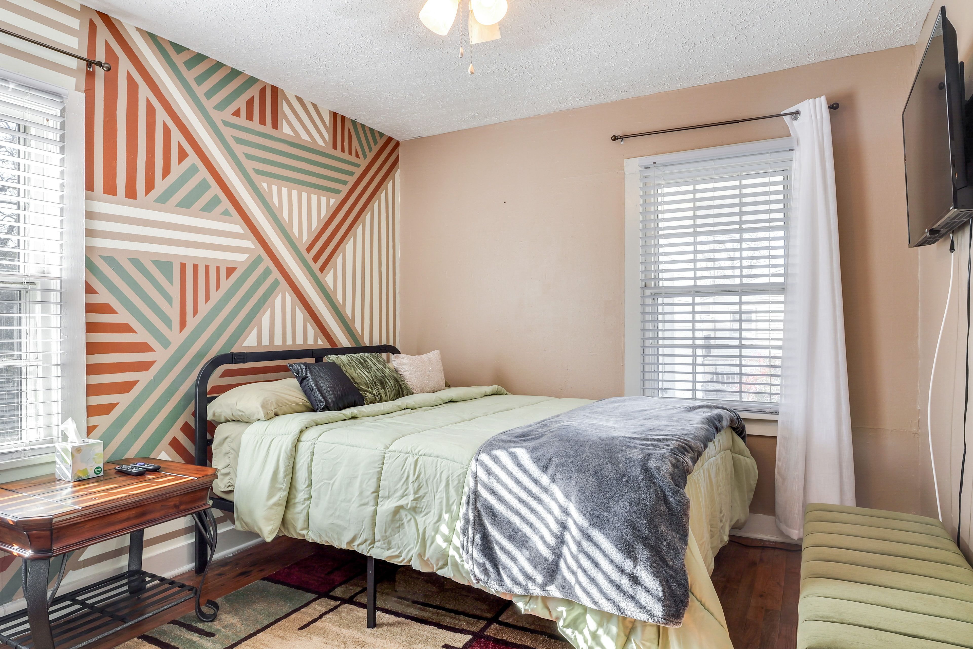 Bedroom 1 | Queen Bed | Smart TV