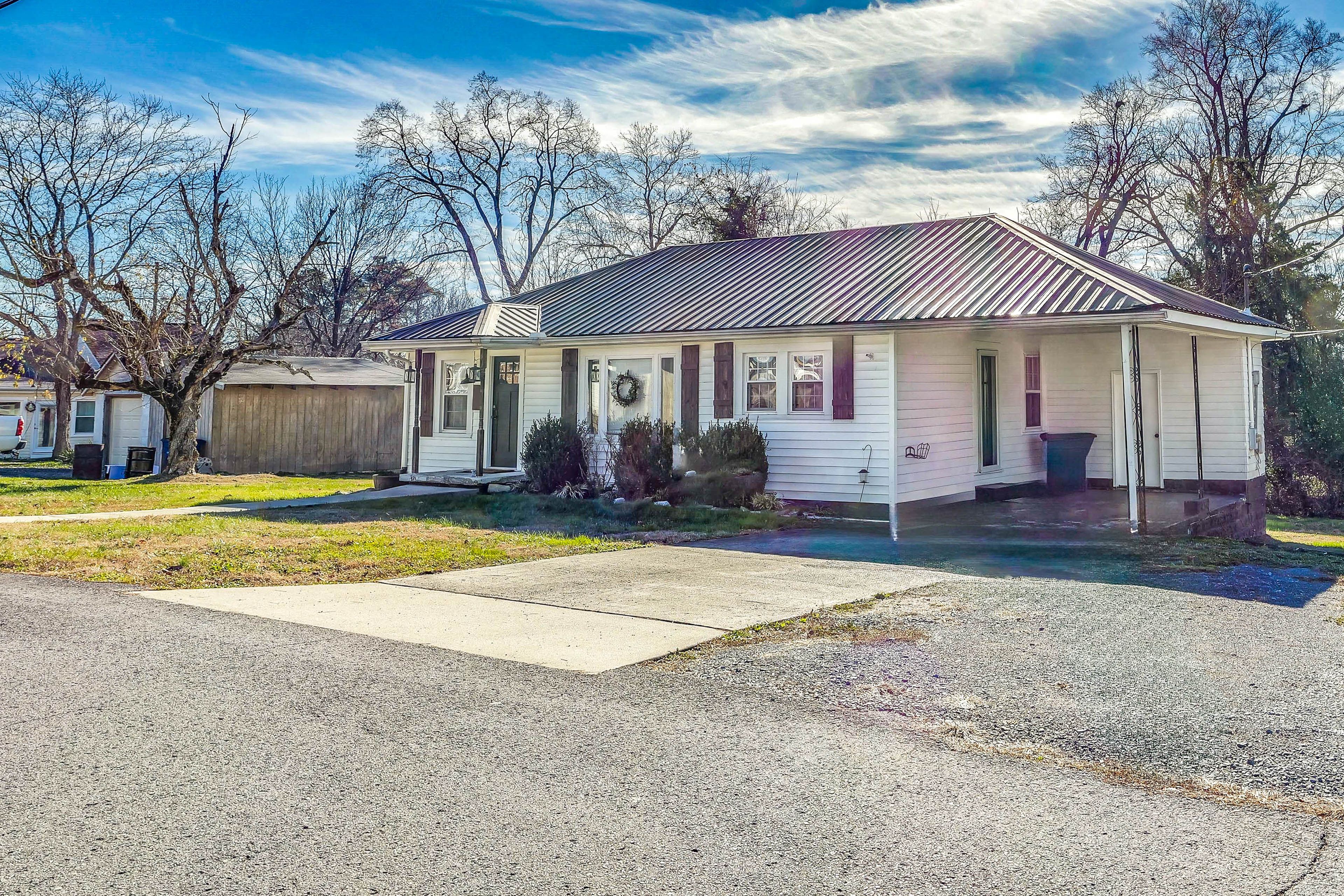 Parking | Carport (1 Vehicle) | Driveway (2 Vehicles)