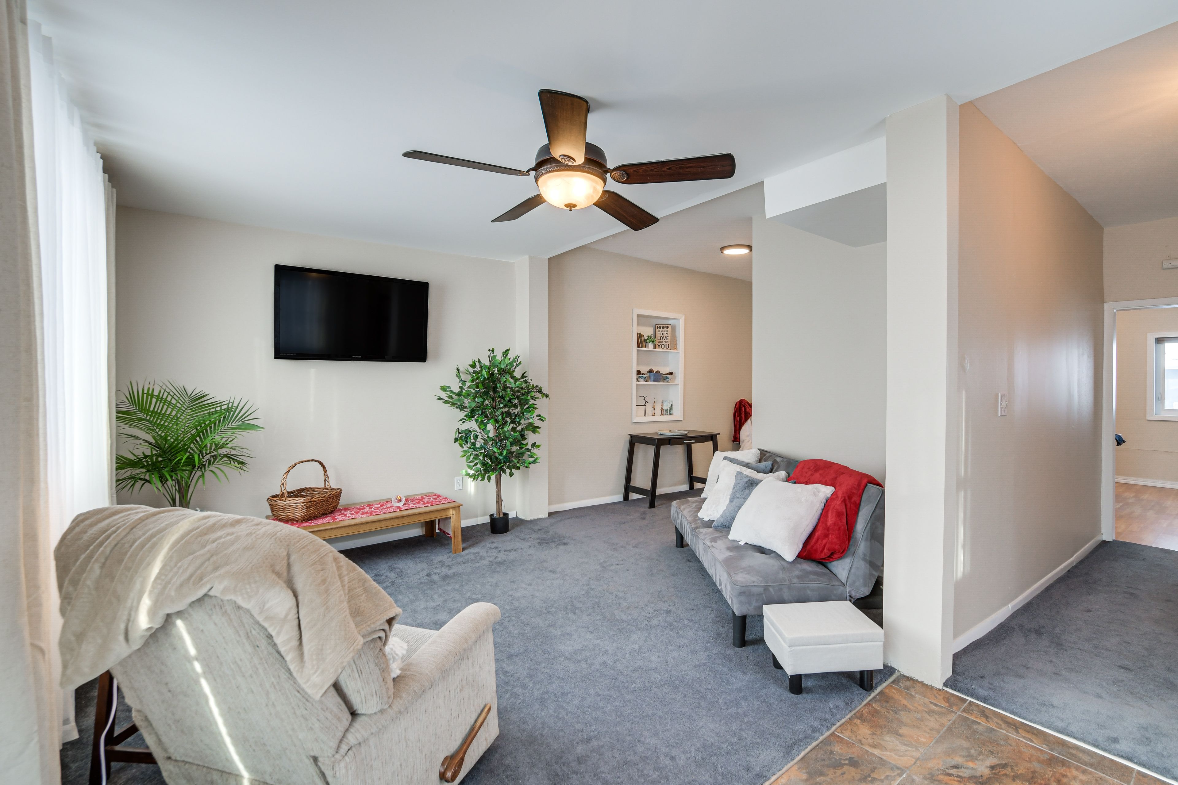 Living Room | Flat-Screen TV | Free WiFi | Central Heat