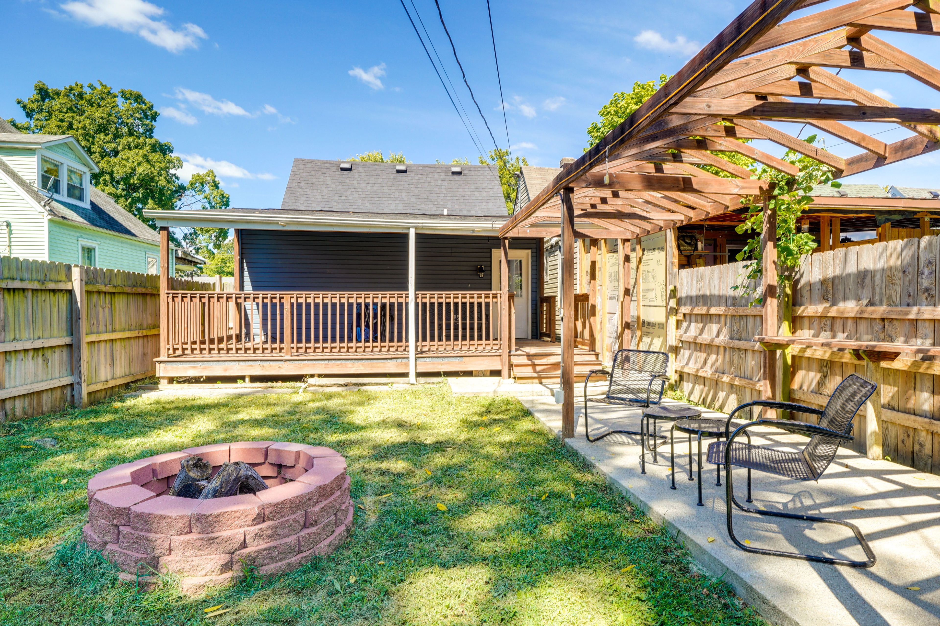 Fenced-In Yard | Fire Pit (Wood Provided) | Charcoal Grill