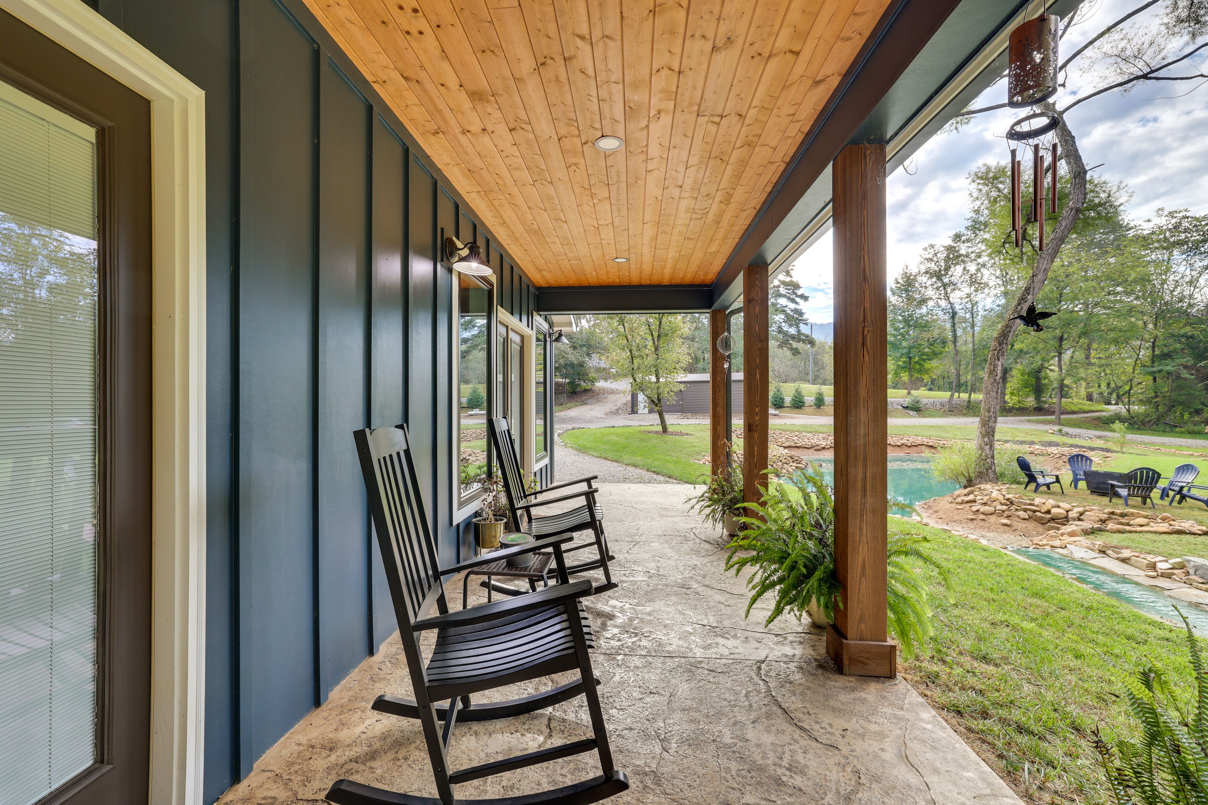 Parking | Shared Driveway (3 Vehicles)