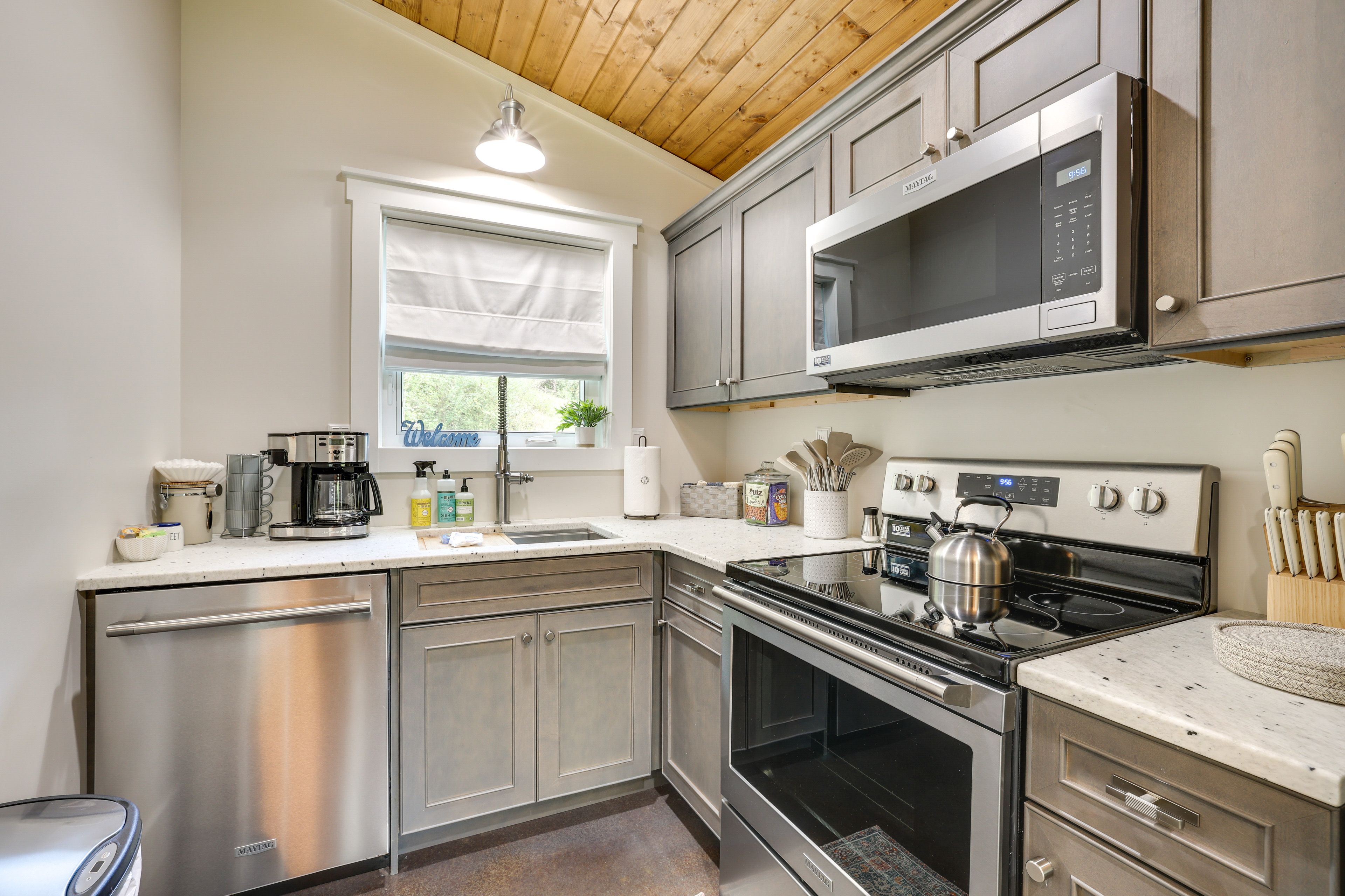 Kitchen | Refrigerator | Toaster Oven | Blender