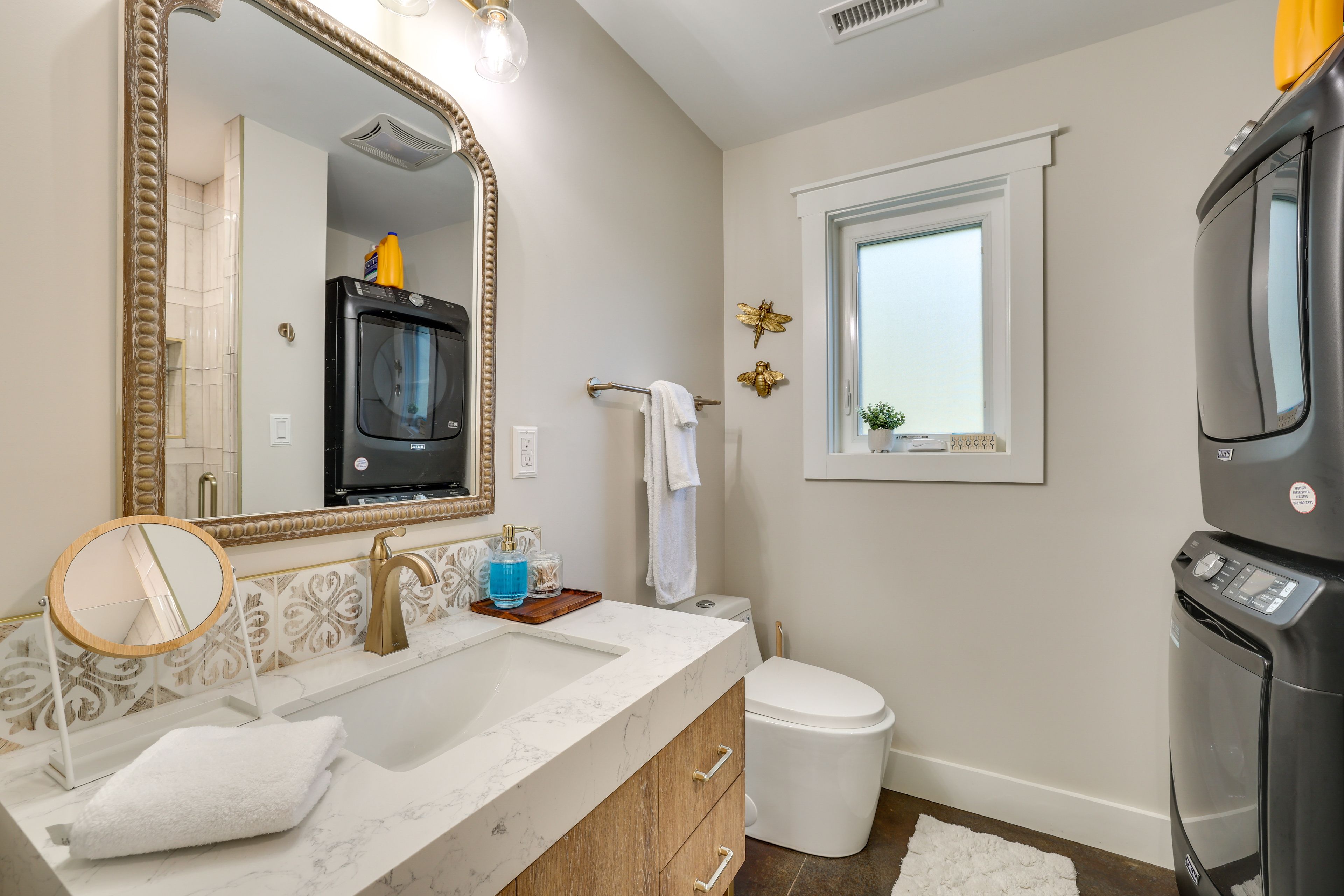 Bathroom | Shower | Towels Provided | Washer/Dryer