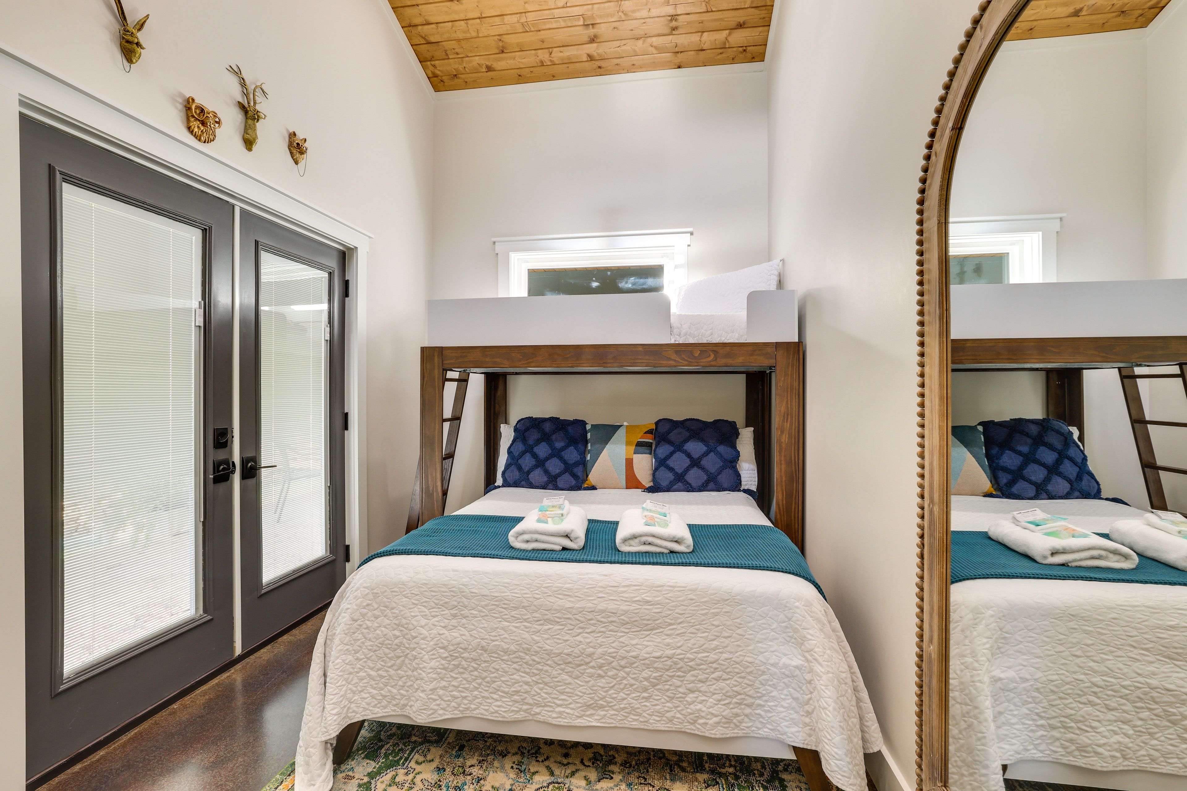 Bedroom 2 | Twin/Queen Bunk Bed | Smart TV