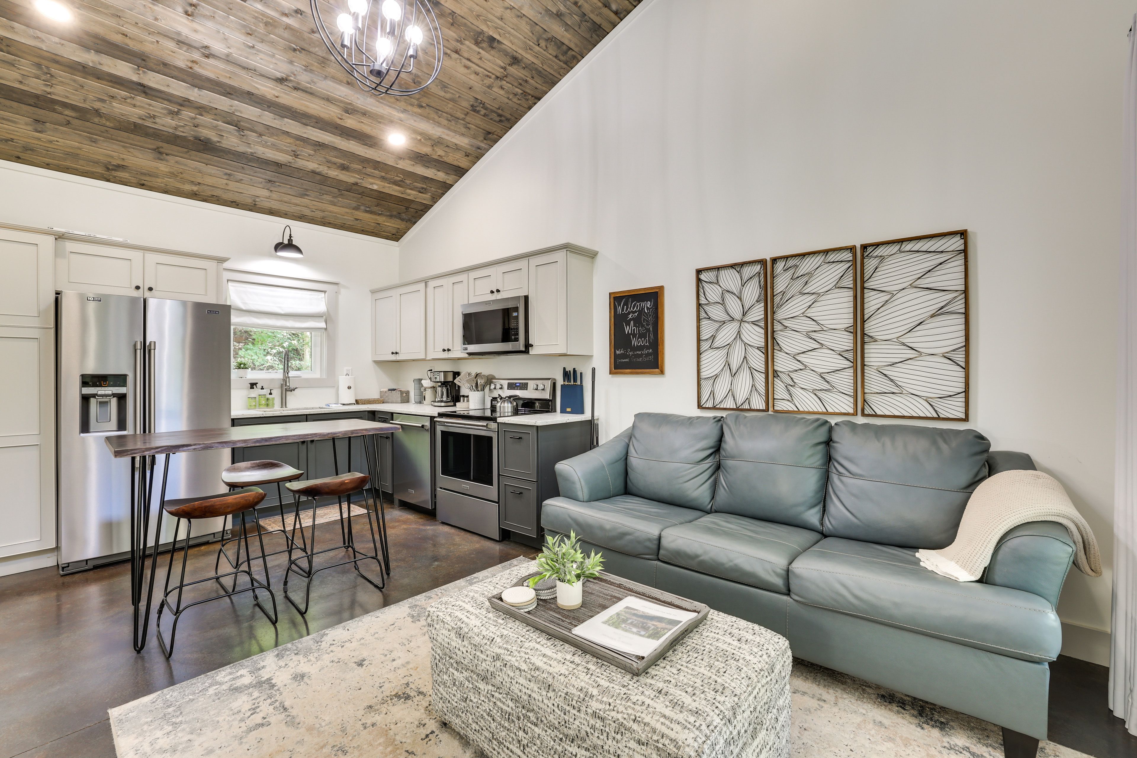 Living Room | Queen Sleeper Sofa | Smart TV | Central Air Conditioning/Heat