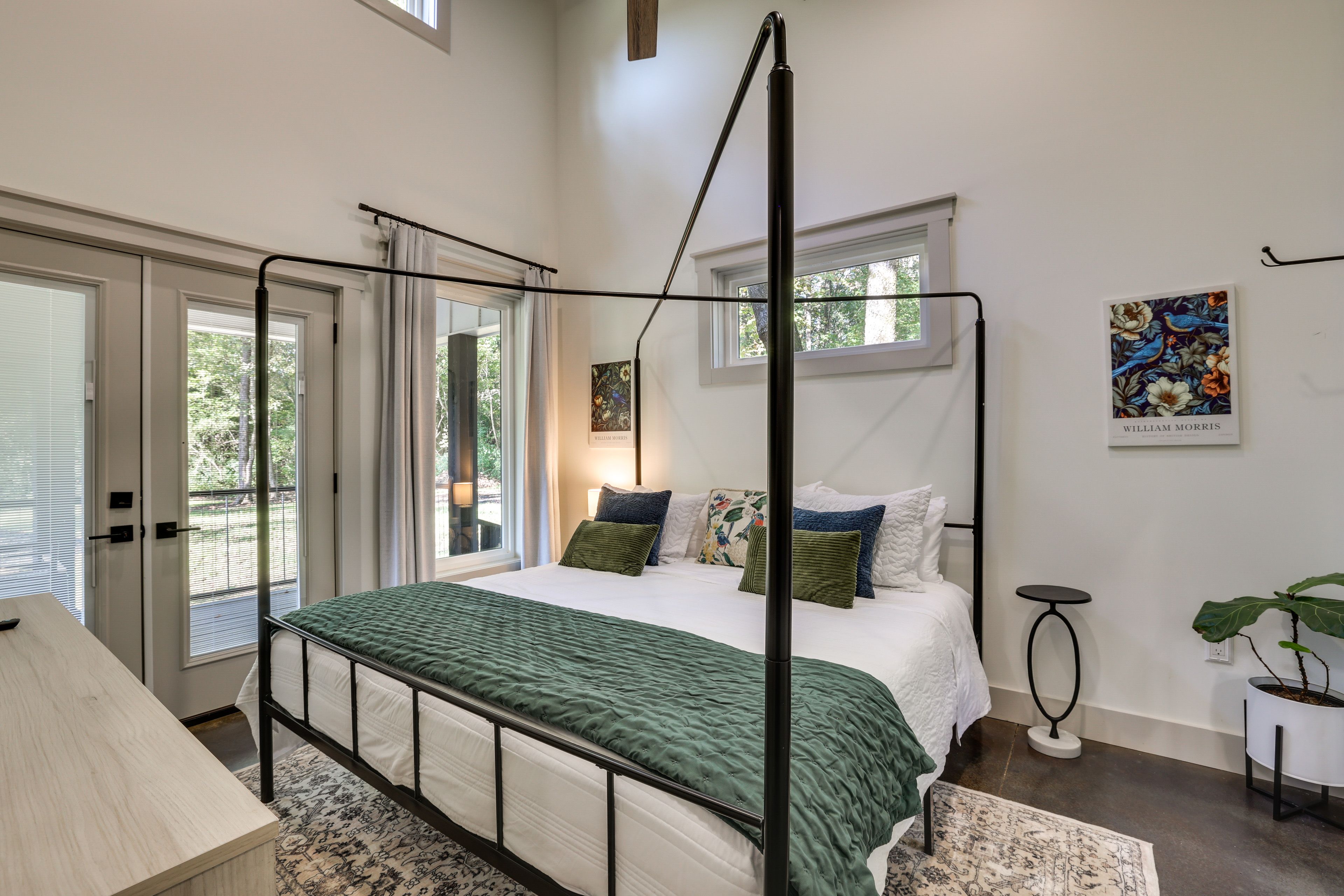 Bedroom | King Bed | Smart TV