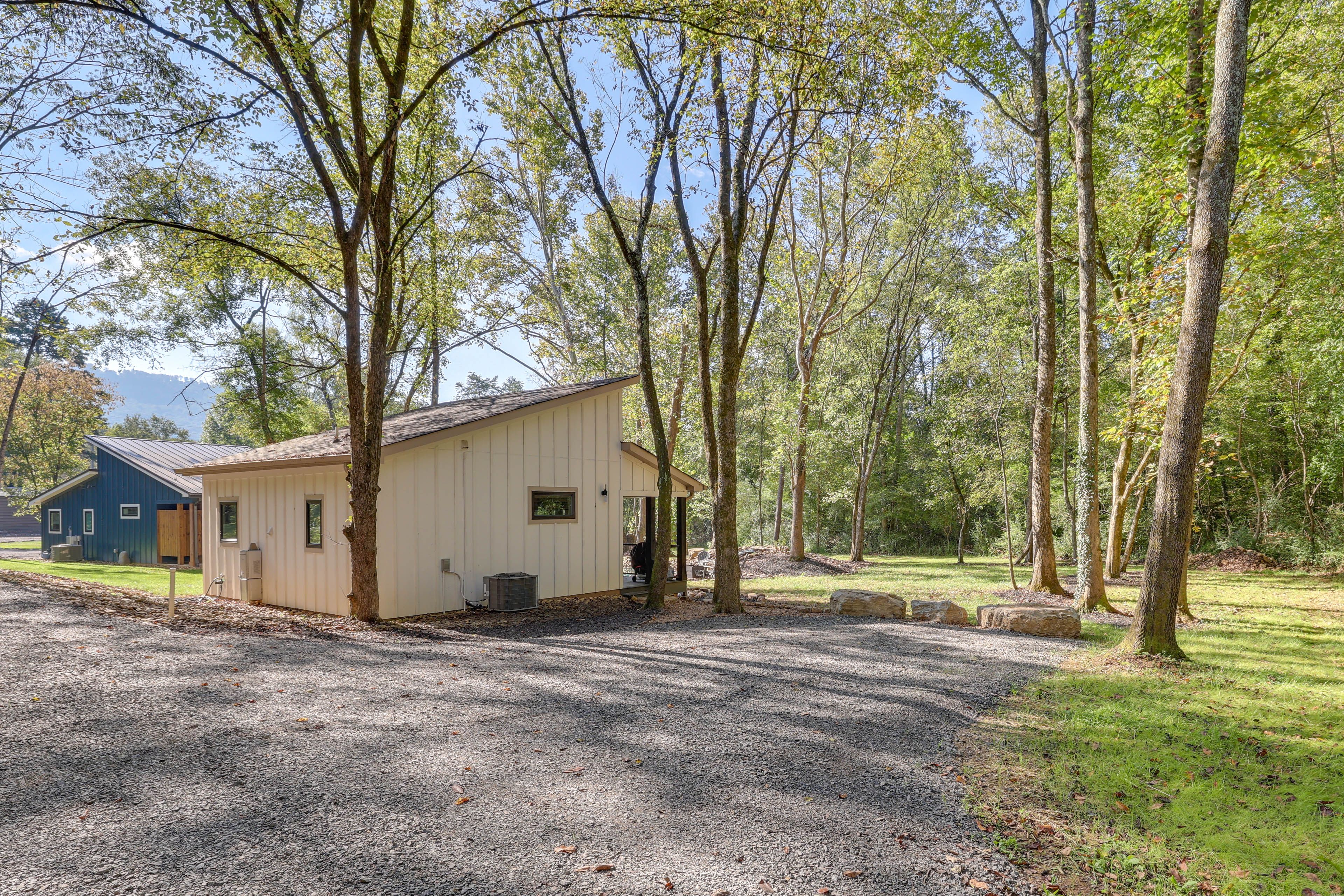 Parking | Shared Driveway (3 Vehicles)