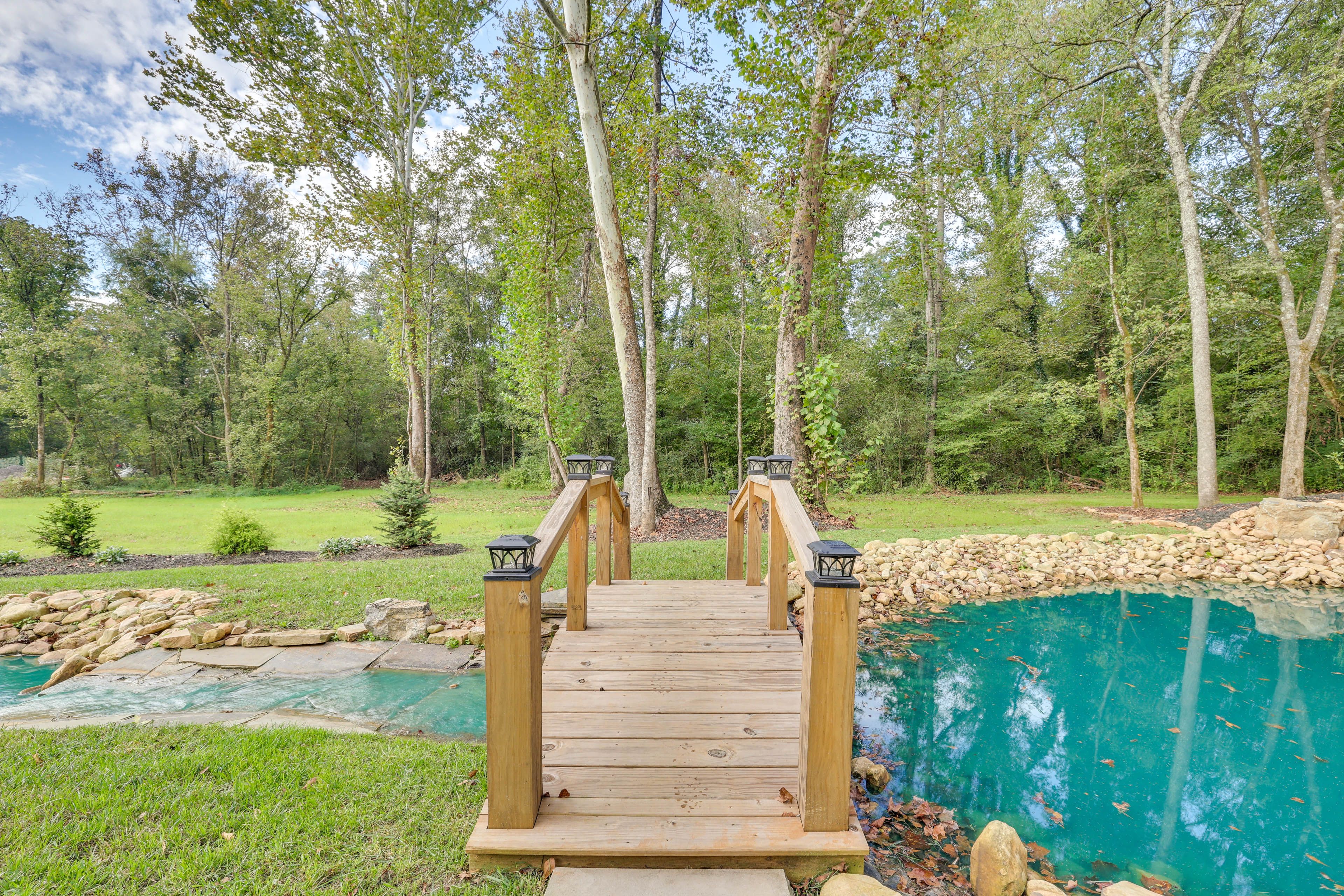 Shared Creek & Pond Access On-Site