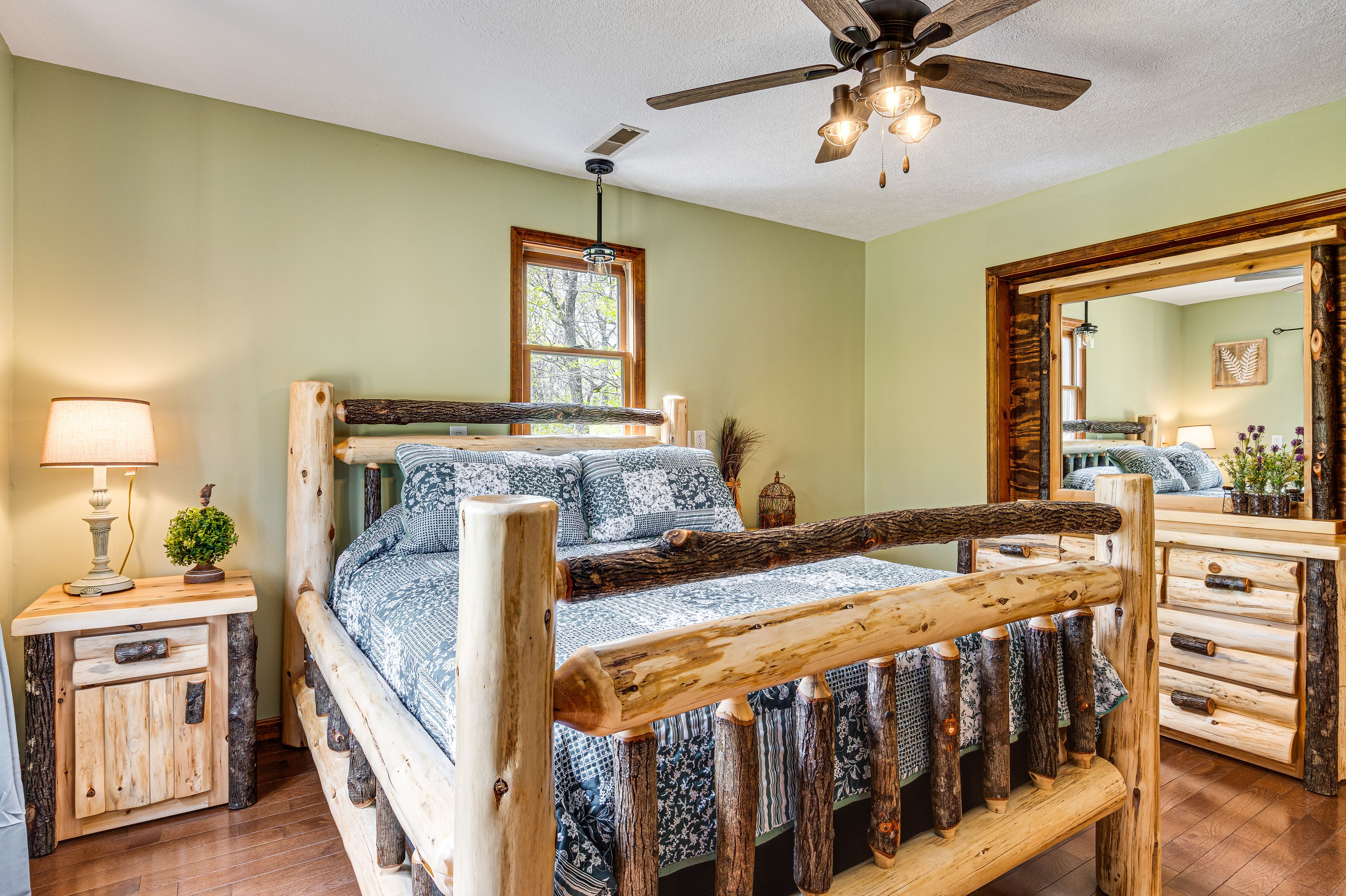Bedroom 1 | 1st Floor | Queen Bed | Linens Provided