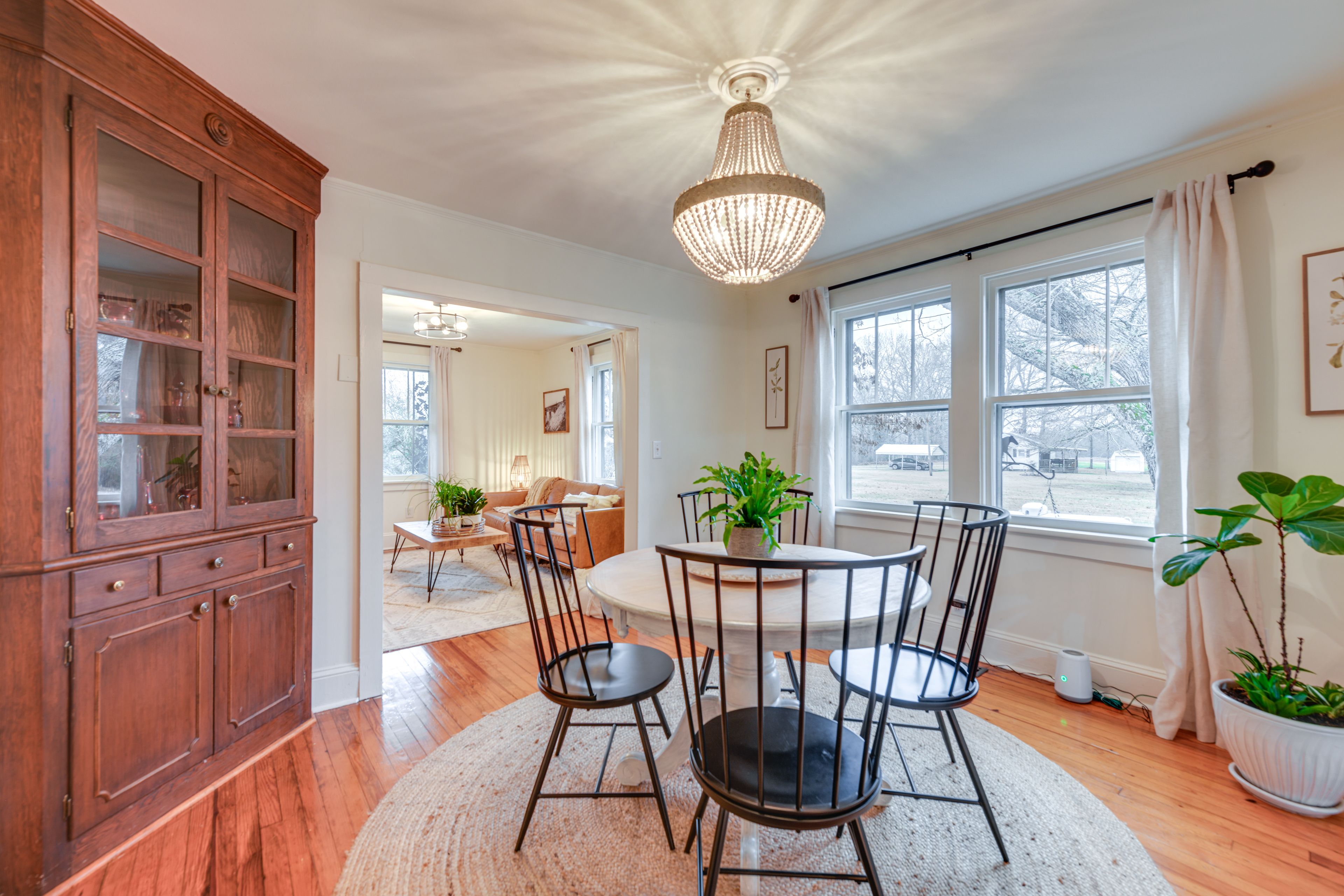 Dining Area | Dining Table | Dishware/Flatware