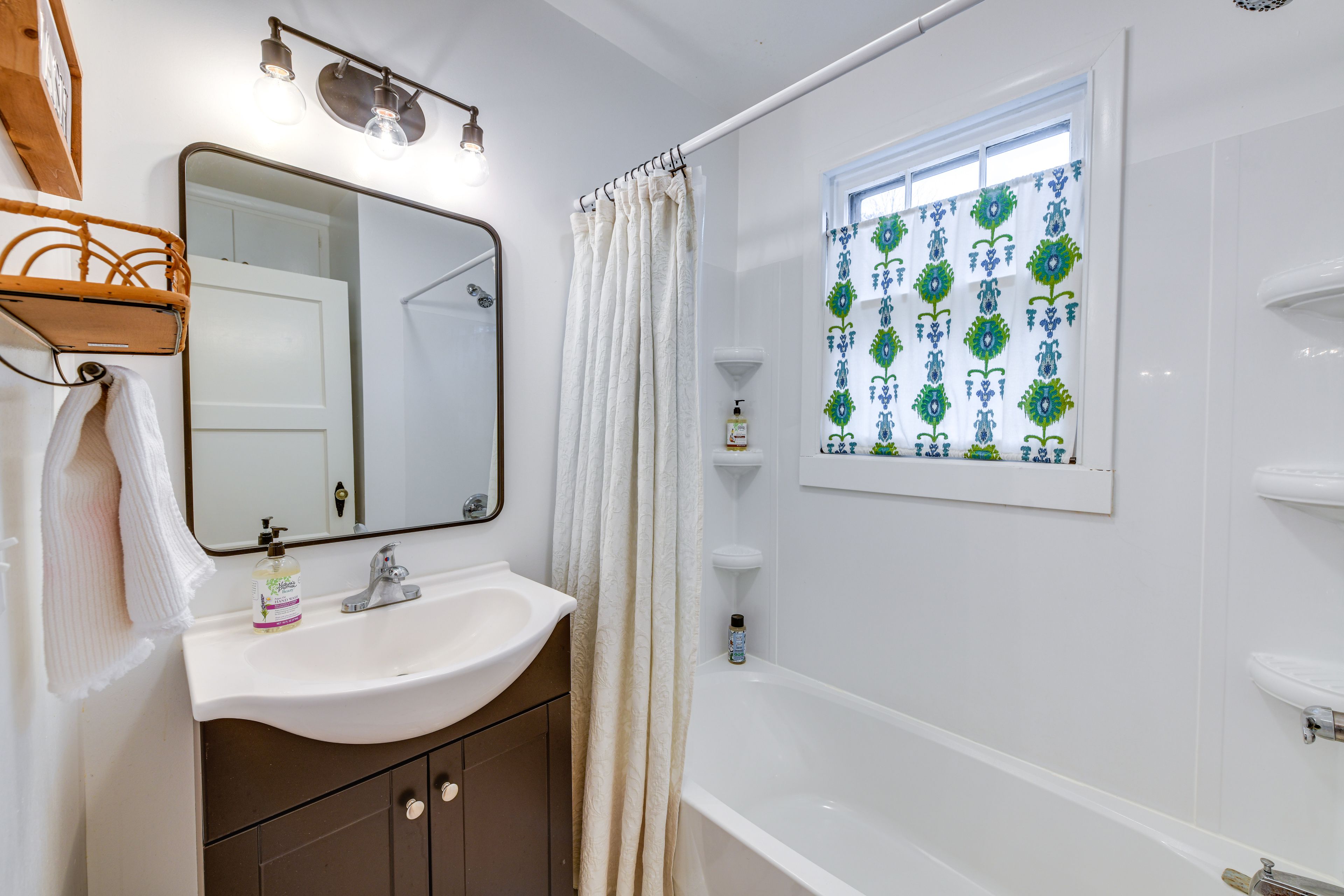 Full Bathroom | Shower/Tub Combo | Towels Provided | Hair Dryer