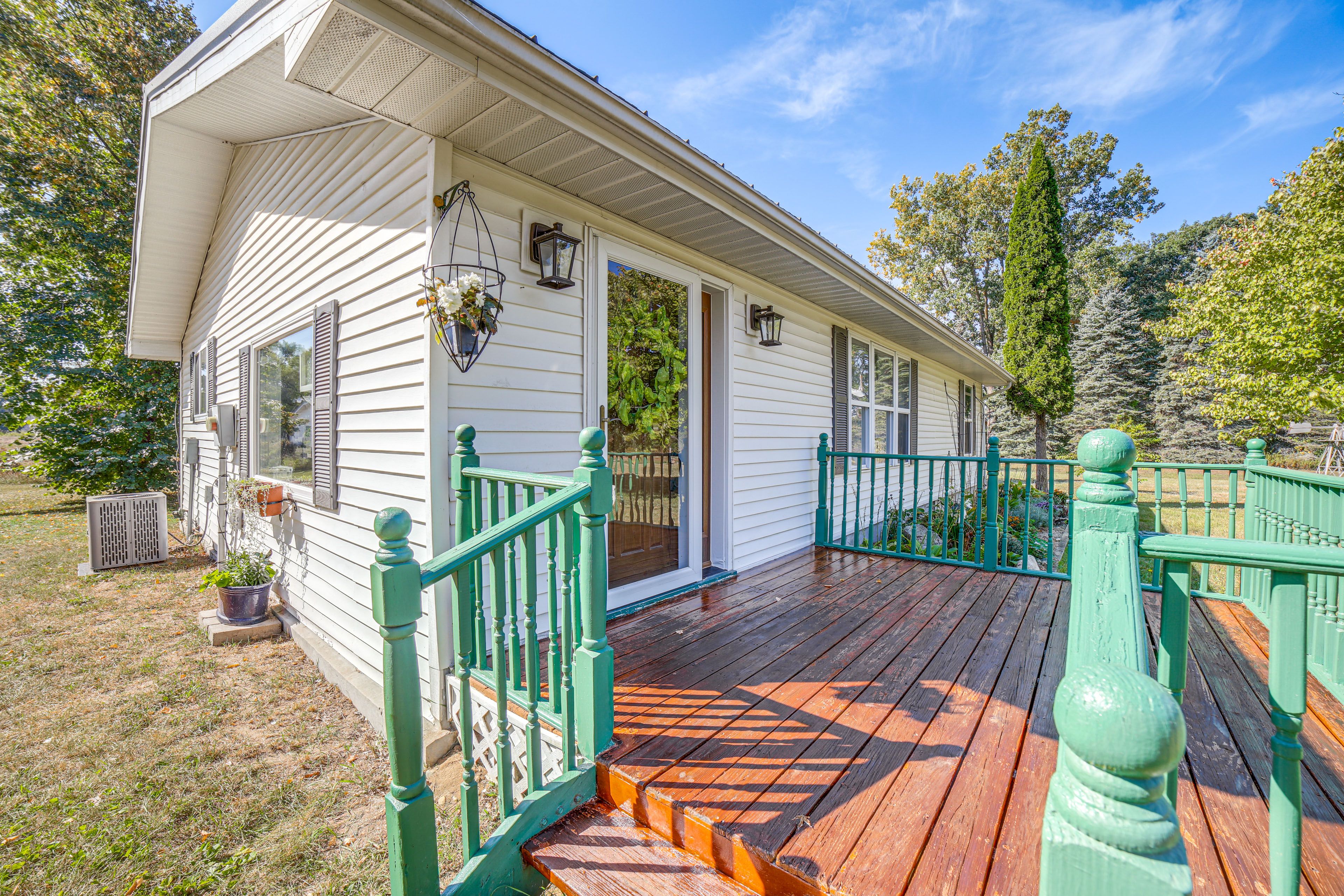 Private Deck | Single-Story House