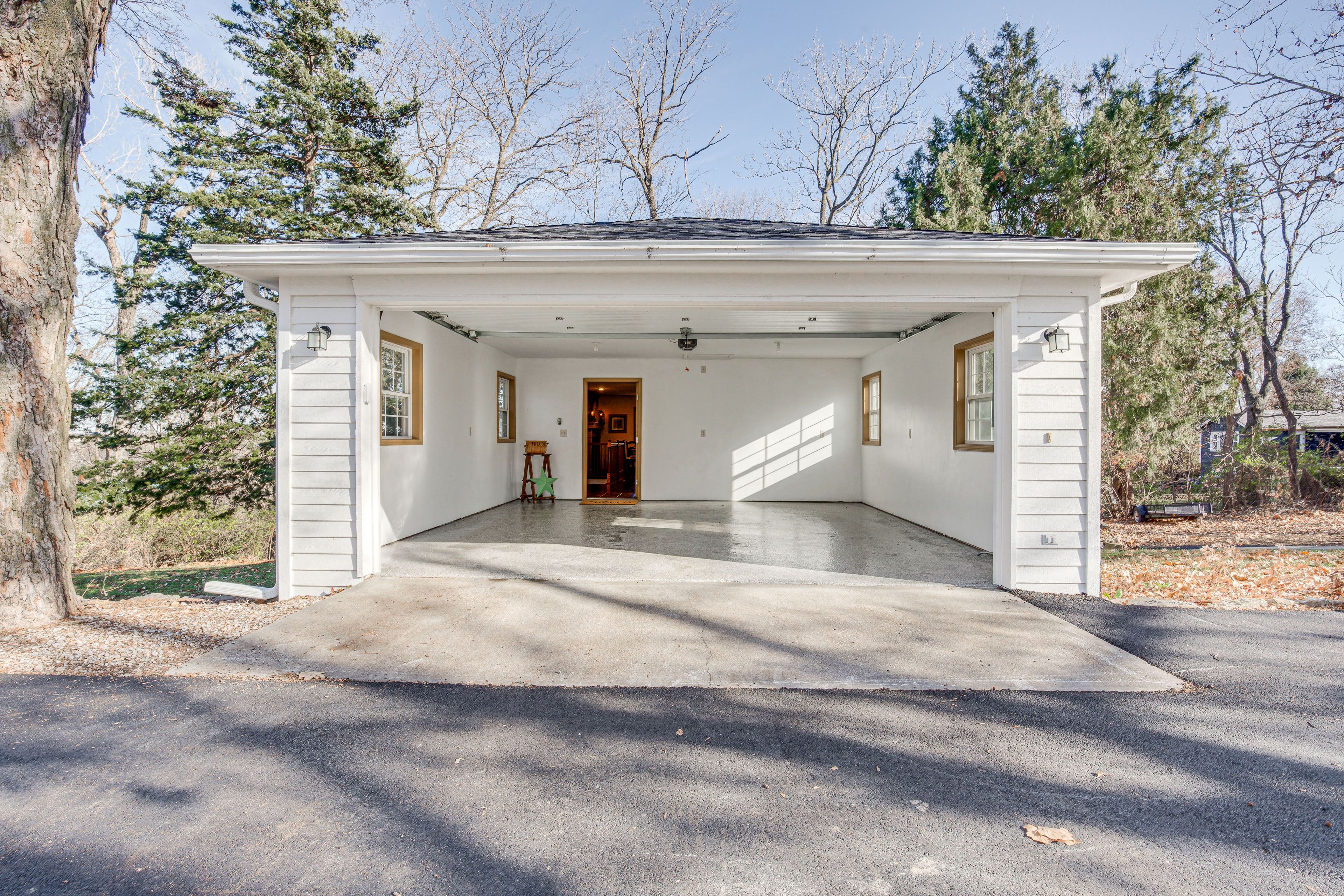 Garage | Entry