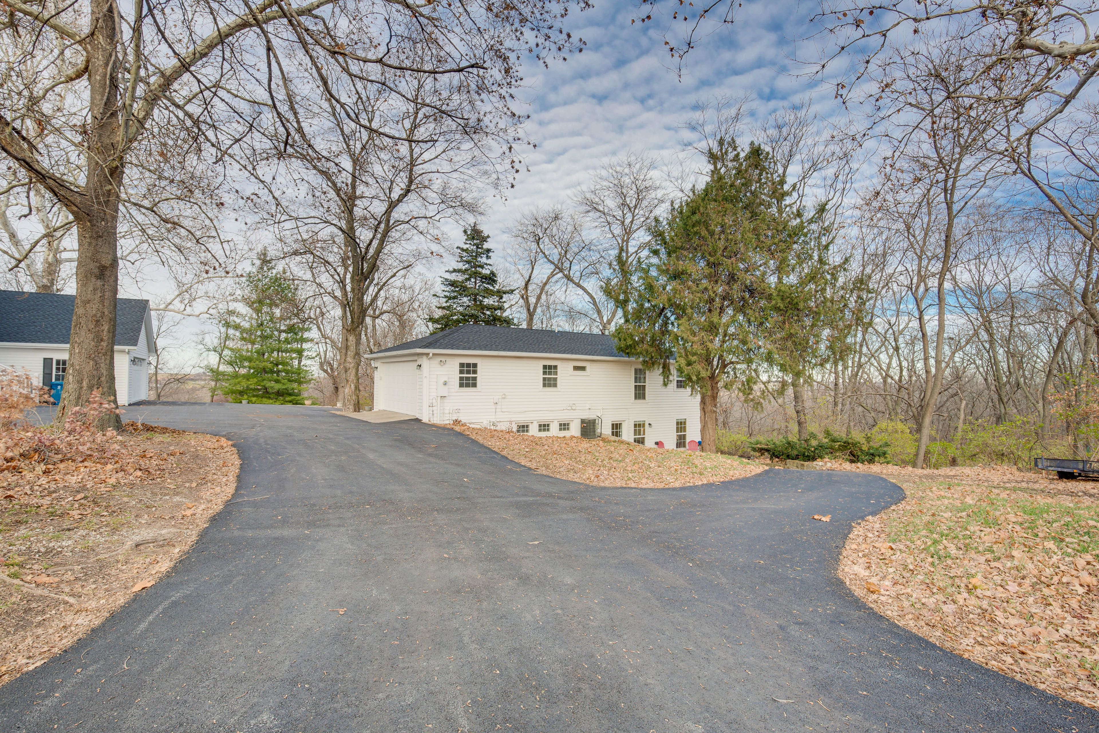 Parking | Driveway (2 Vehicles)
