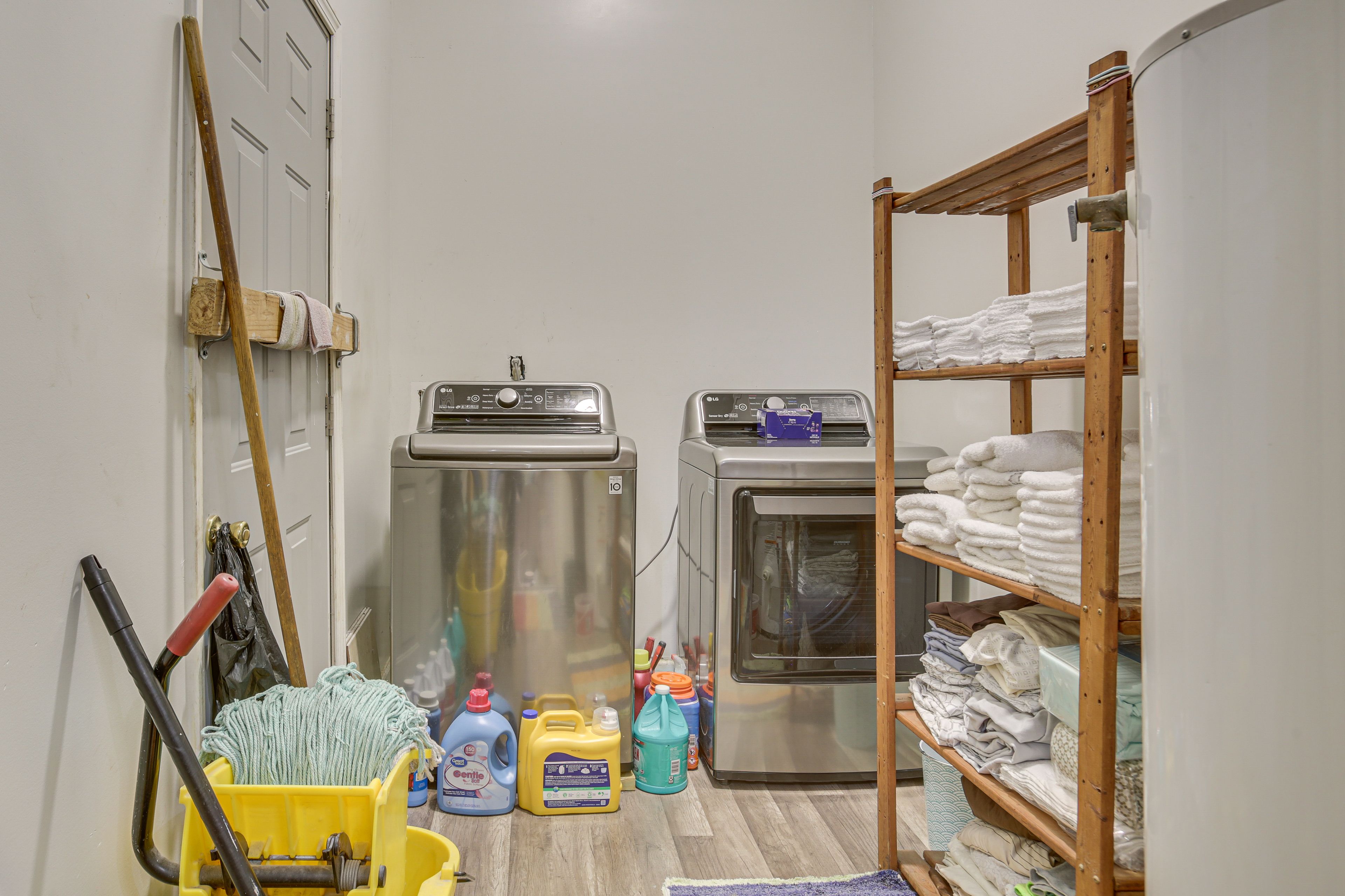 Laundry Room | 1st Floor | Linens Provided