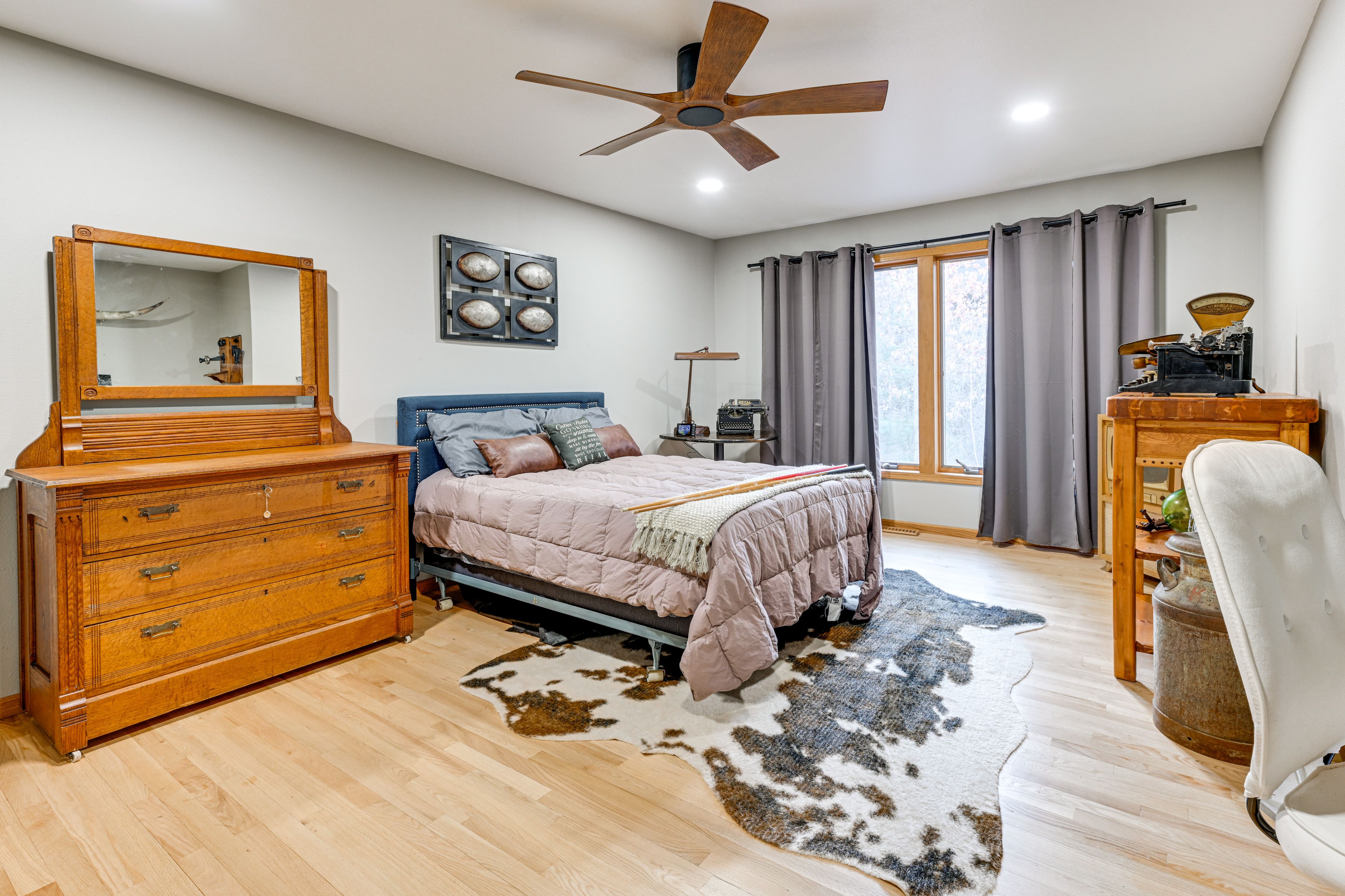 Bedroom 3 | 1st Floor | Queen Bed | Desk