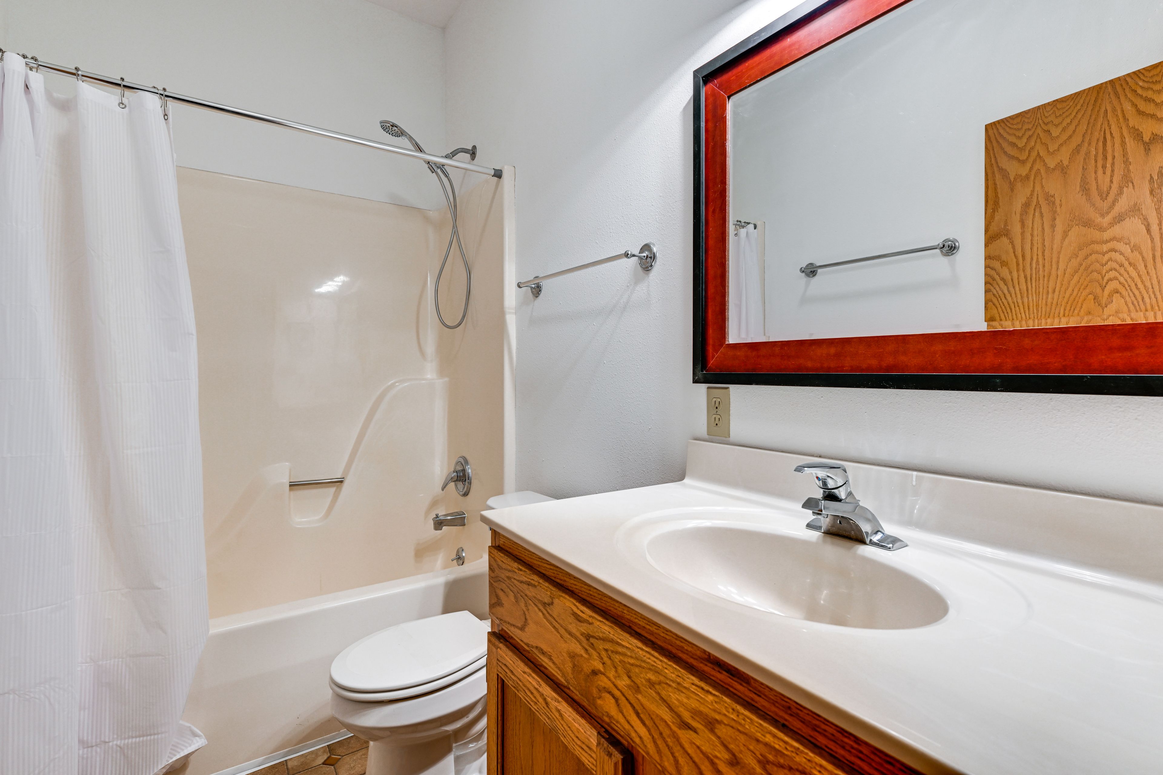 Full Bathroom (Garage)