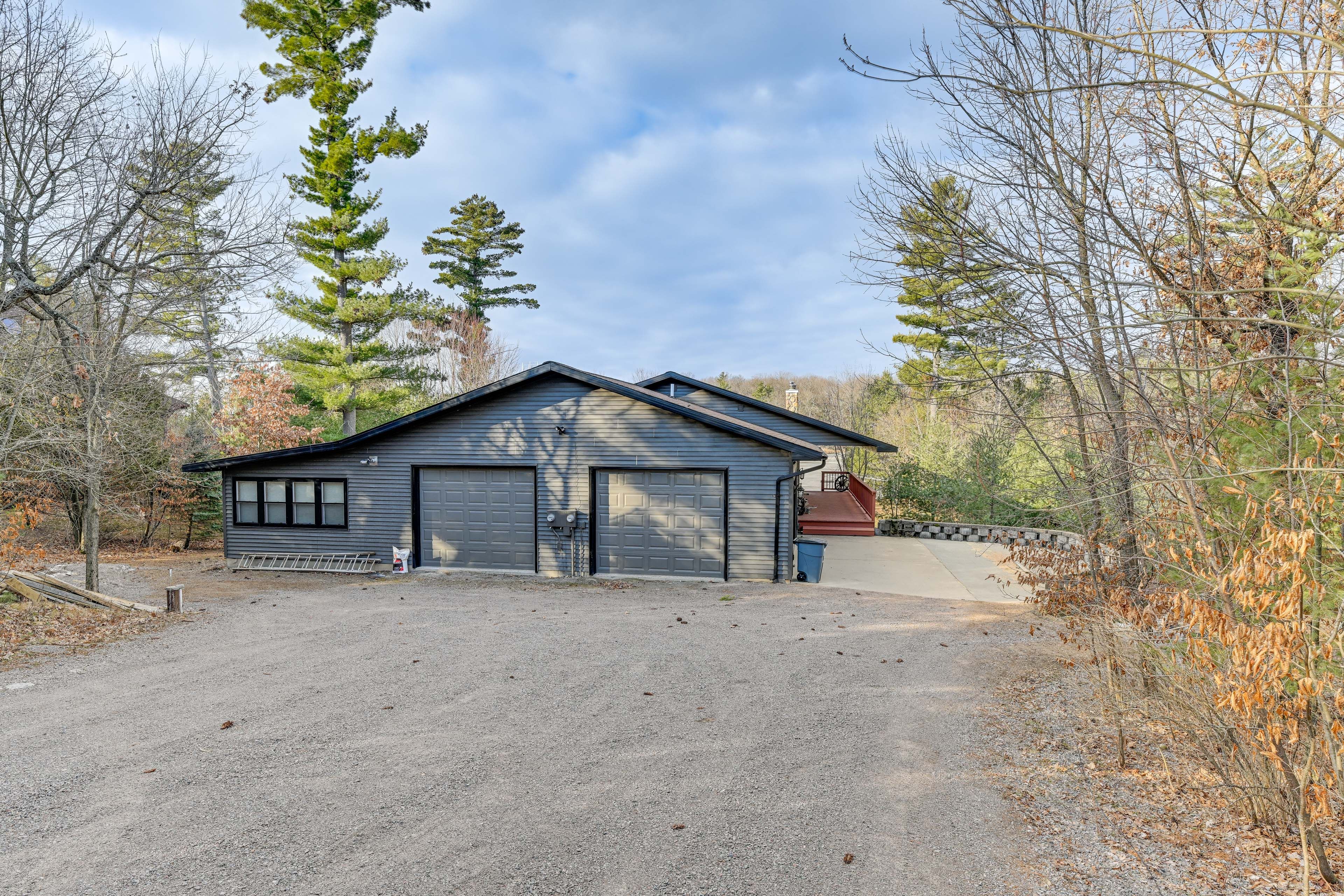 Property Exterior | Driveway Parking (8 Vehicles)