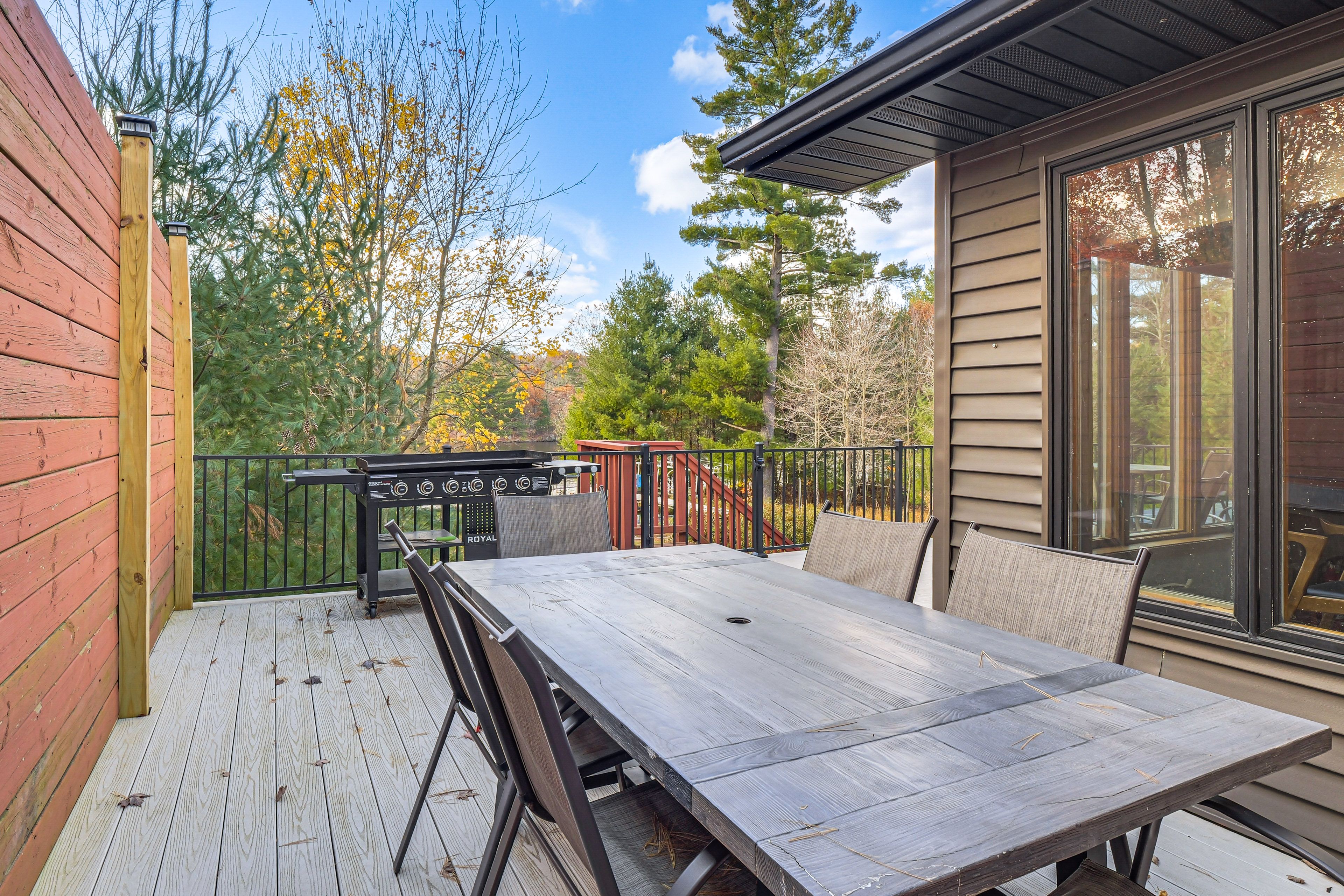 Upper Deck | Flat-Top Gas Grill | Lake Views | Pet Friendly w/ Fee
