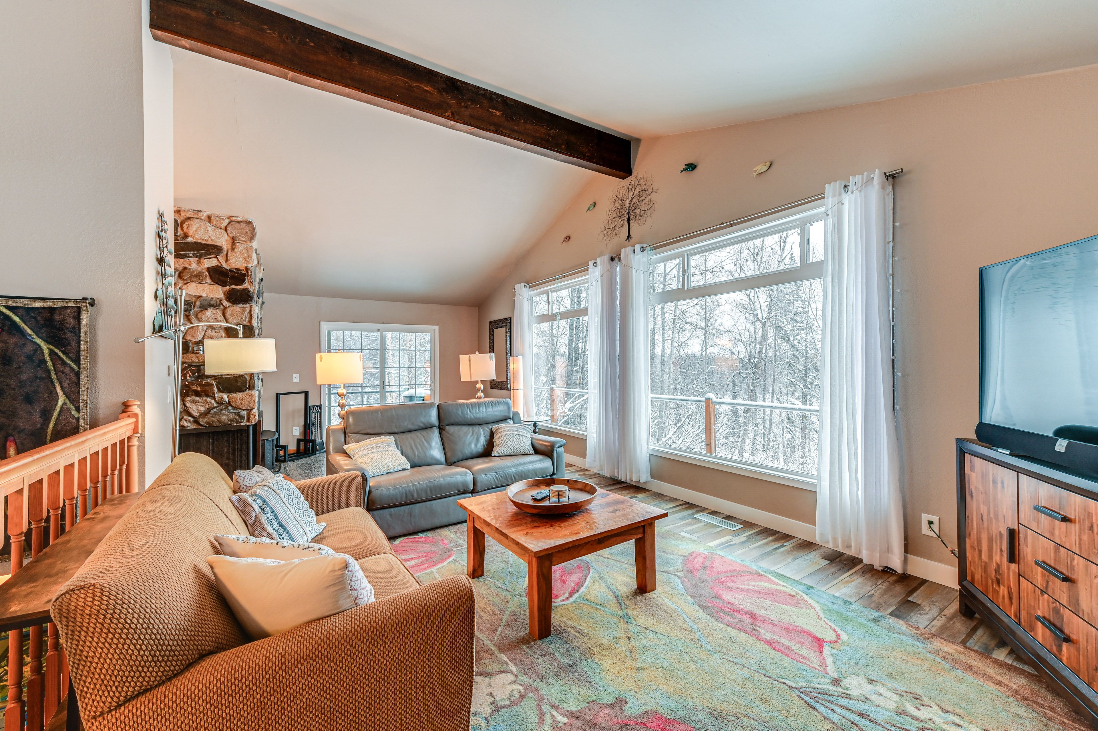 Living Room | 1st Floor | Smart TV | Fireplace (Decorative Only)