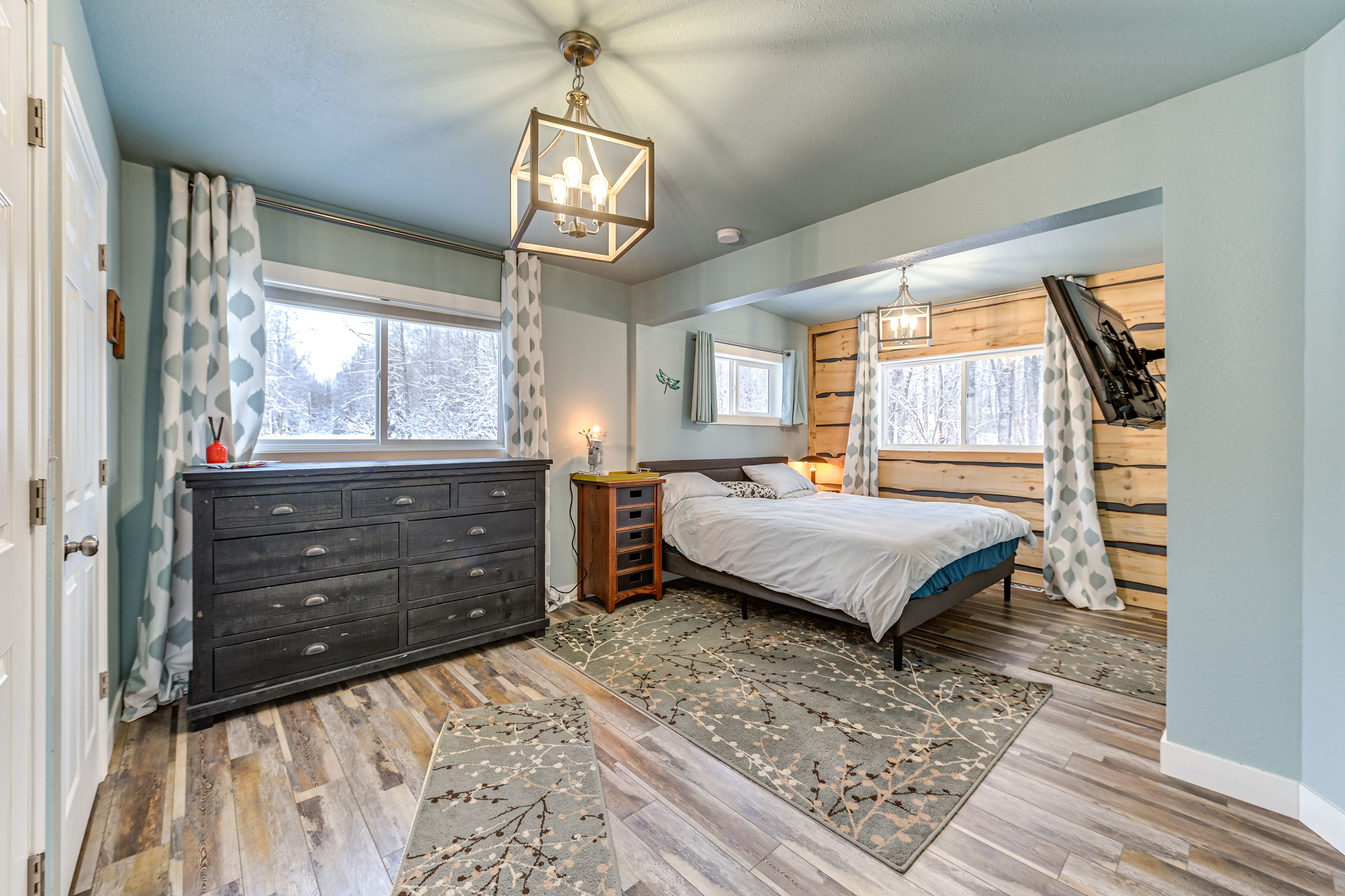Bedroom 1 | King Bed | Pack 'n Play | 1st Floor | En-Suite Bathroom