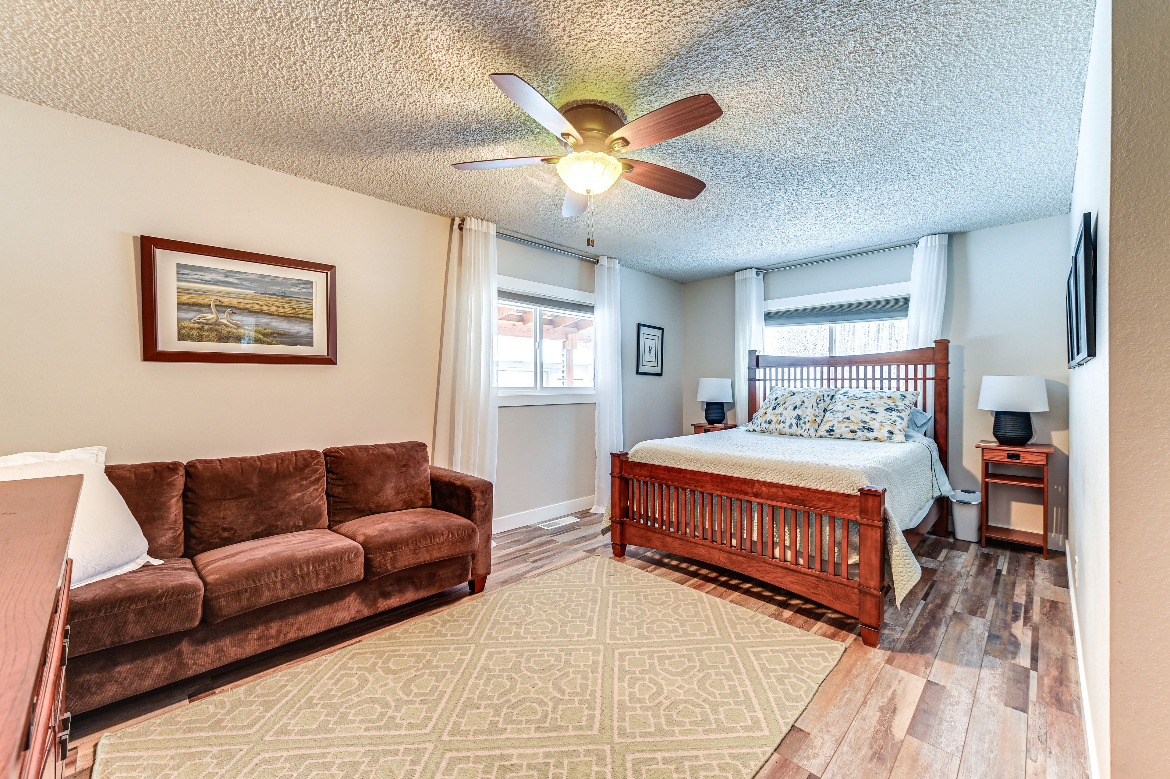 Bedroom 2 | Queen Bed | 1st Floor