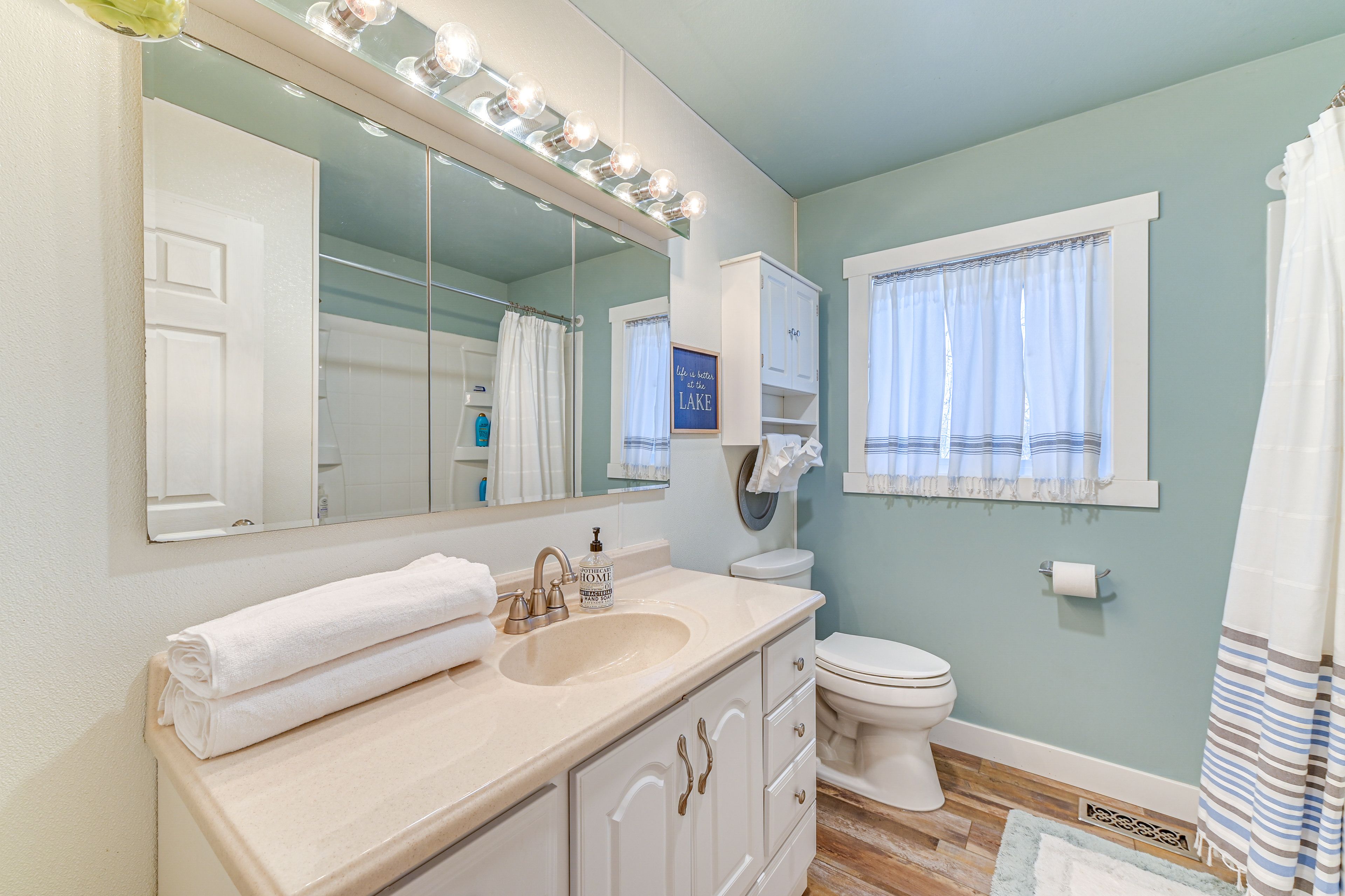 Full Bathroom | 1st Floor