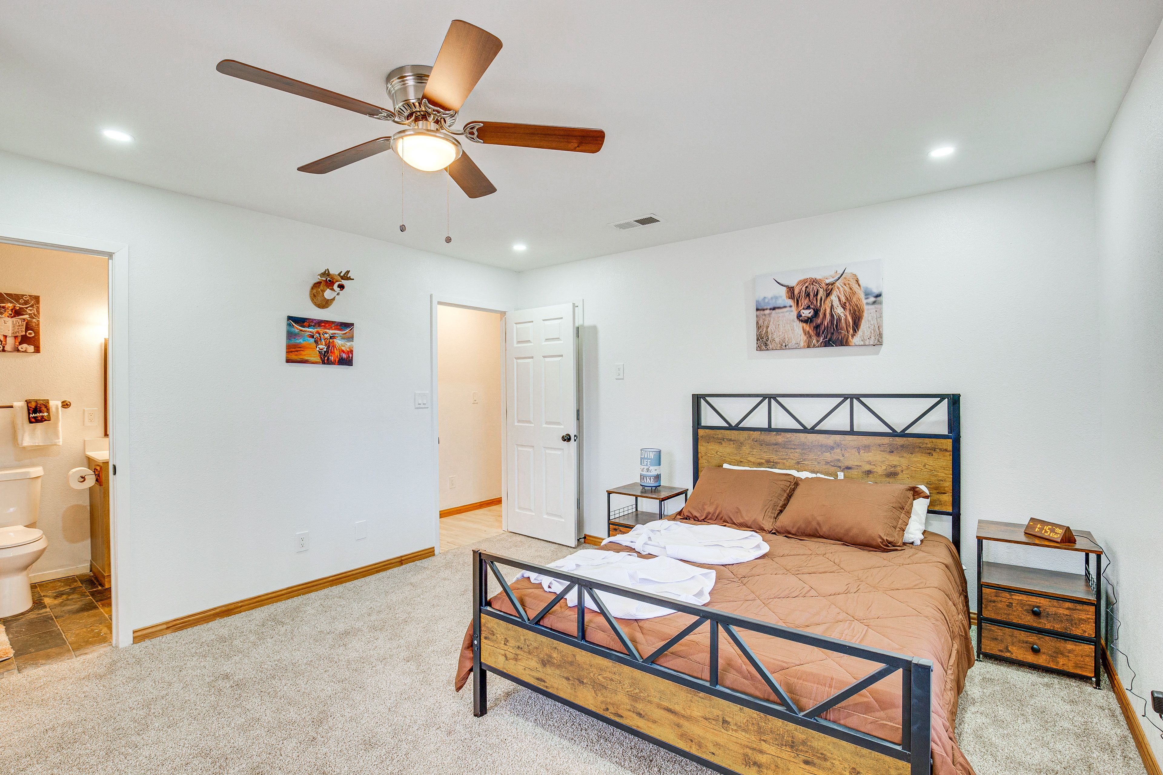 Bedroom 2 | 1st Floor | Queen Bed | Smart TV