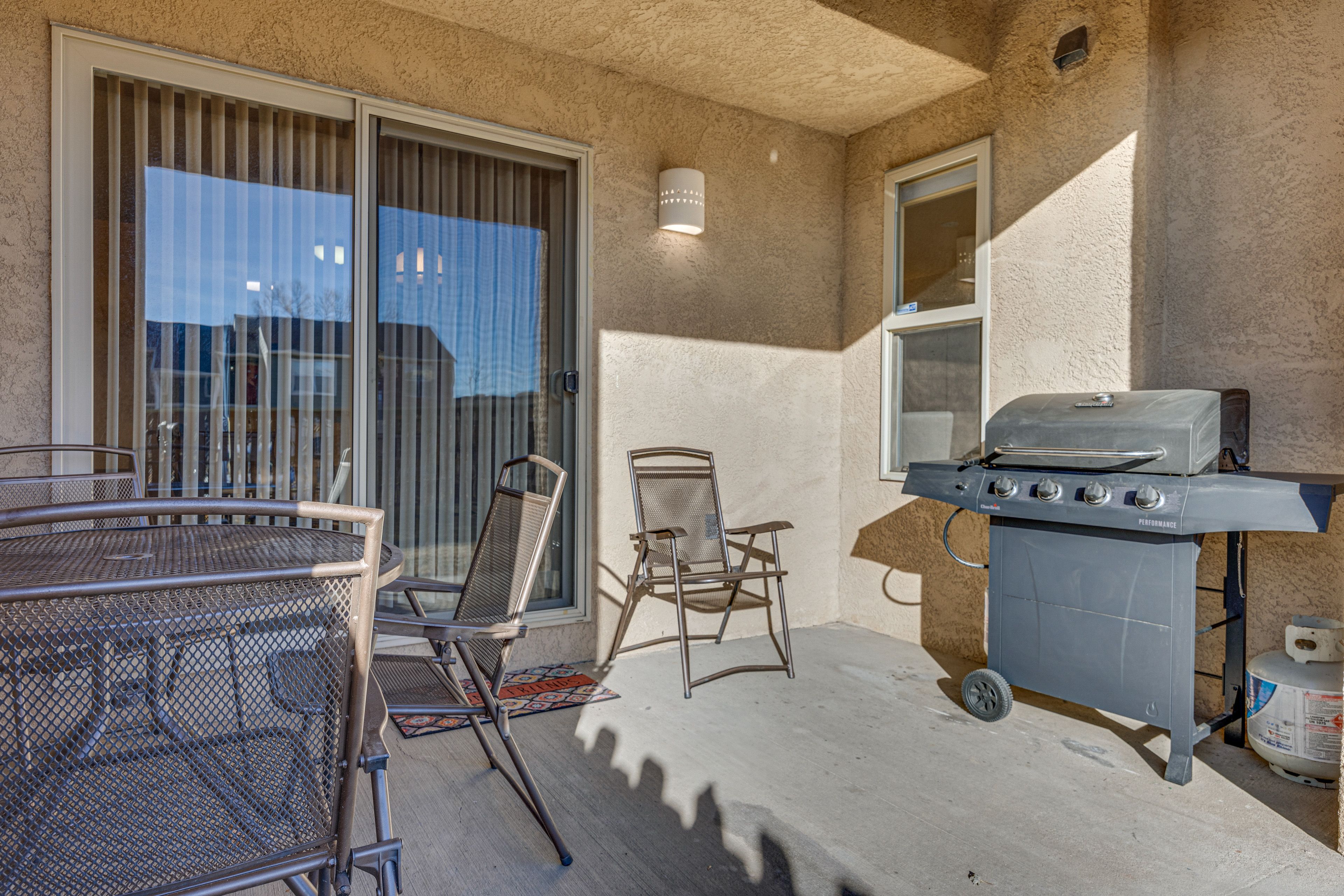 Private Patio | Gas Grill
