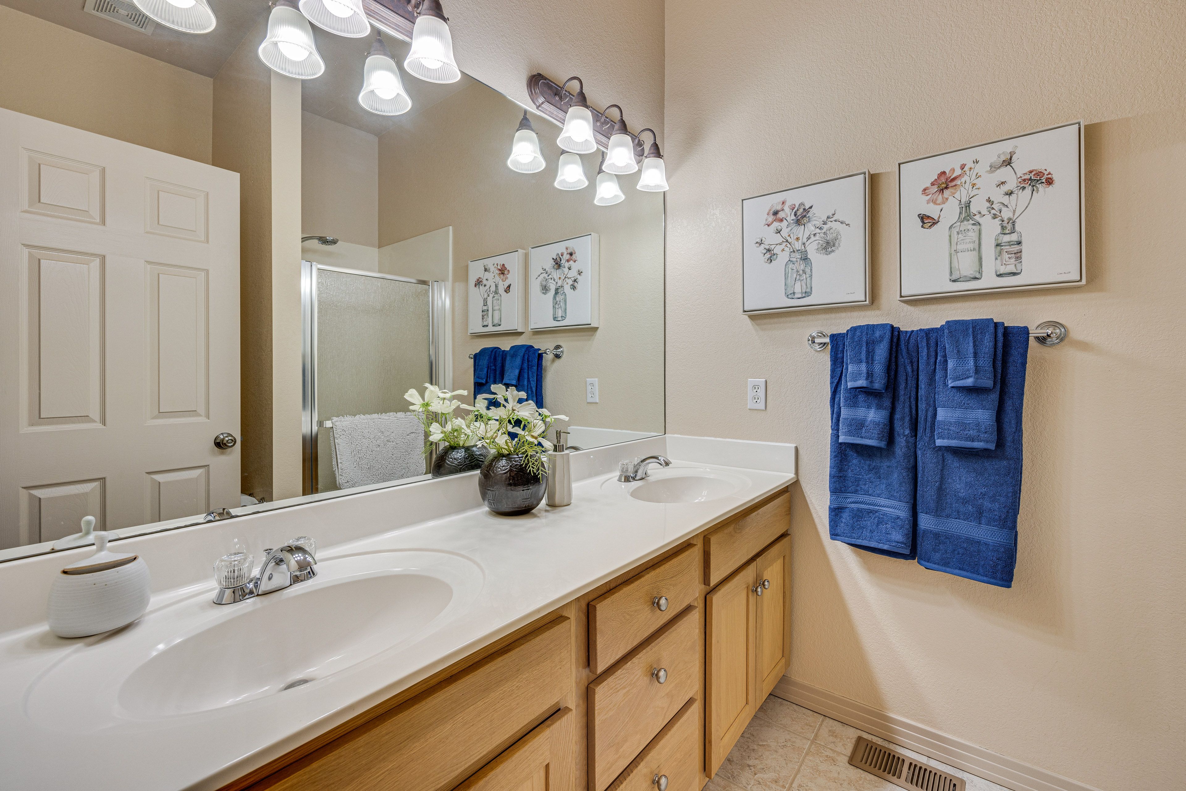 En-Suite Bathroom | Towels Provided | Complimentary Toiletries
