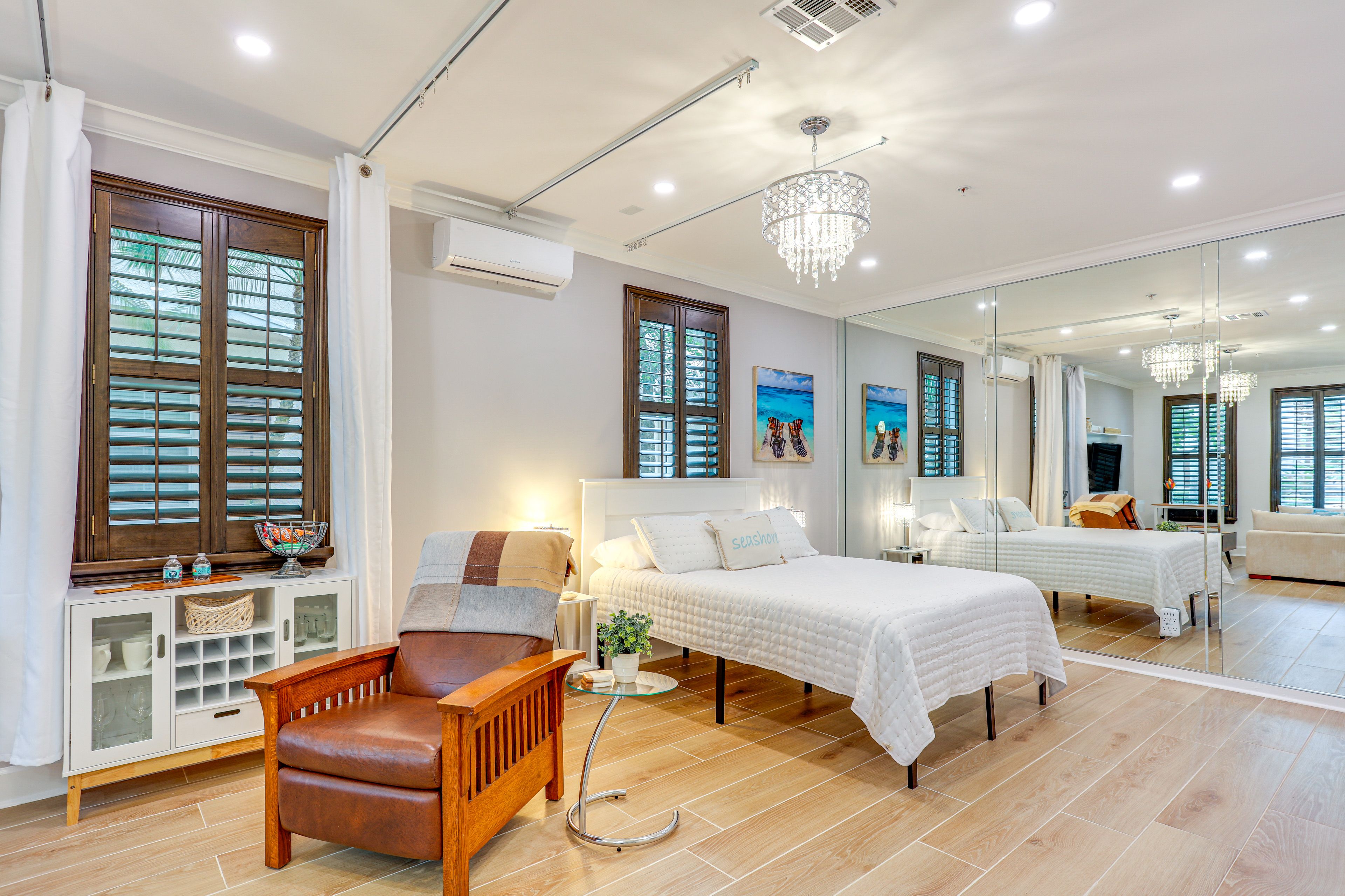 Studio | Queen Bed | Linens Provided